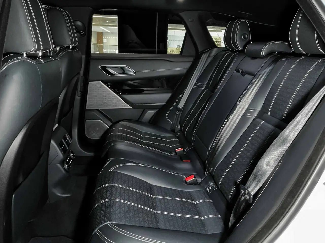 Land Rover Range Rover Velar снимка Land Rover Range Rover Velar
