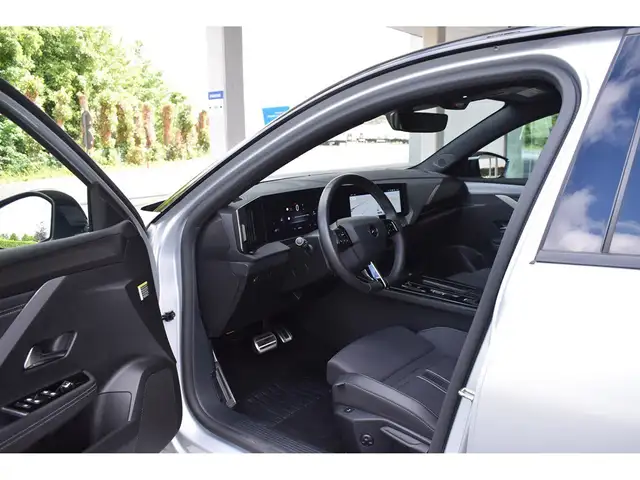 Opel Astra view 8