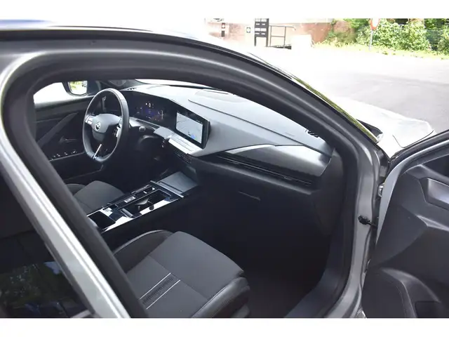 Opel Astra view 11