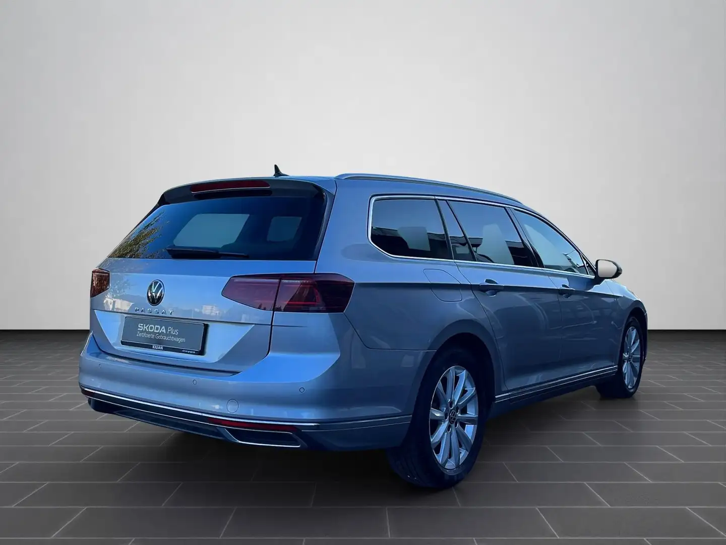 Volkswagen Passat Variant Elegance 2,0 TDI DSG NAV AHK MATR Silber - 2