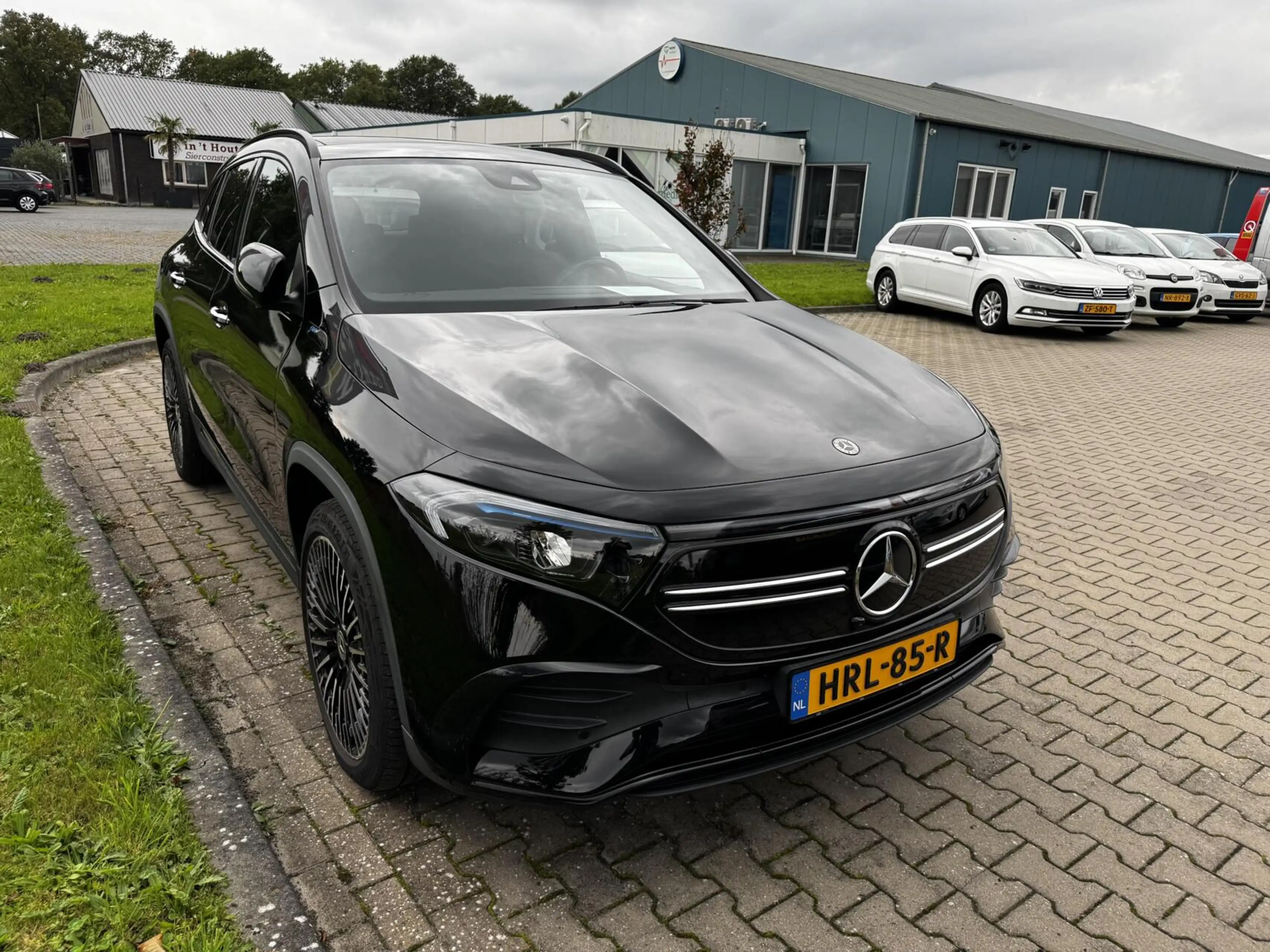 Mercedes-Benz EQA 250 AMG Line 67 kWh — photo 3