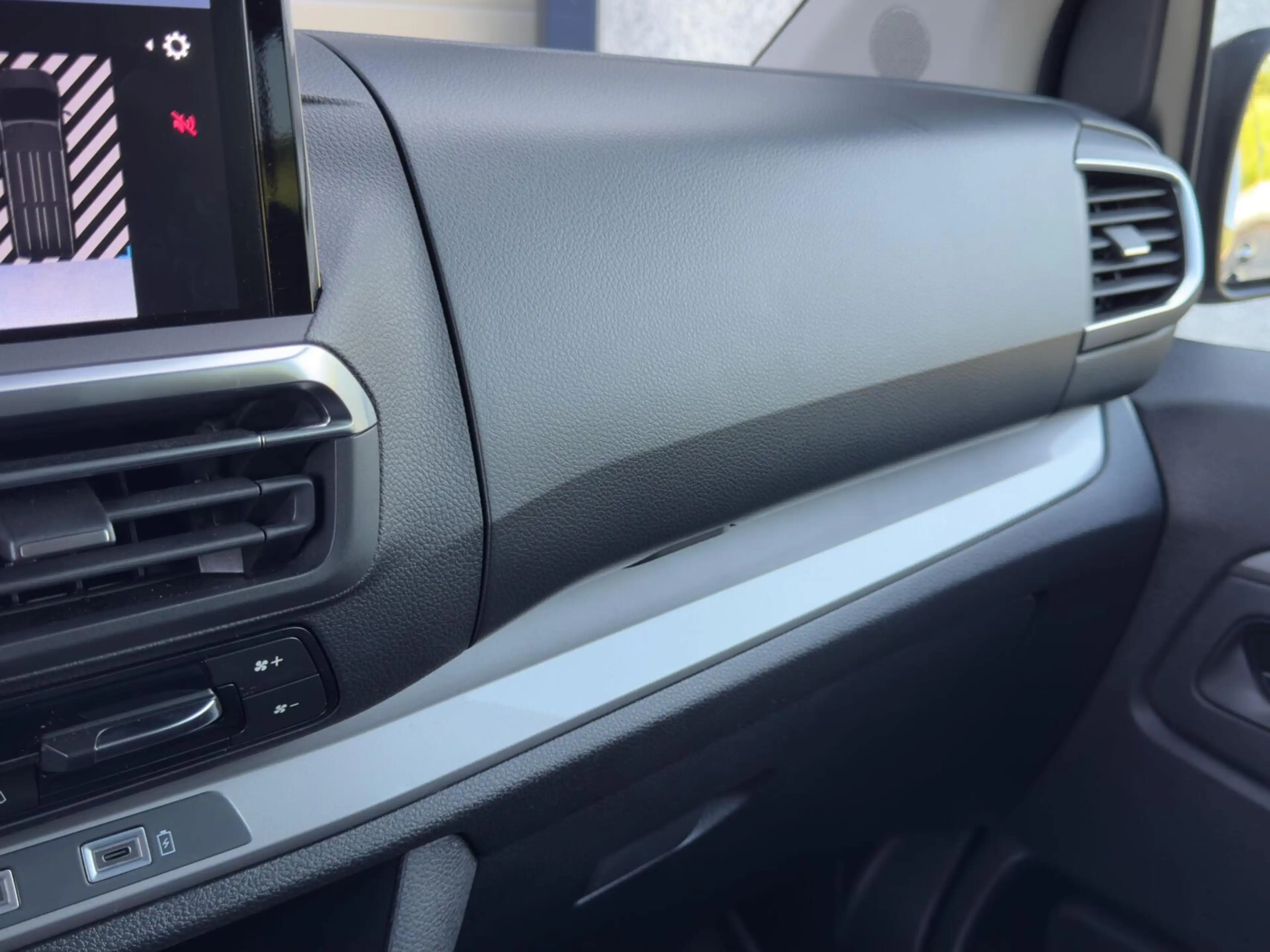Fiat Scudo Bestel 2.0 Diesel 180 S&S L3 DC — photo 42