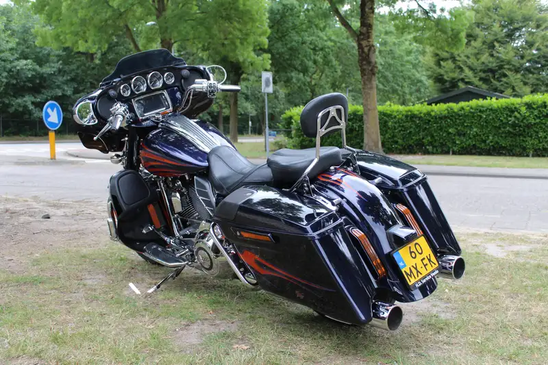 Harley-Davidson Street Glide - foto 6
