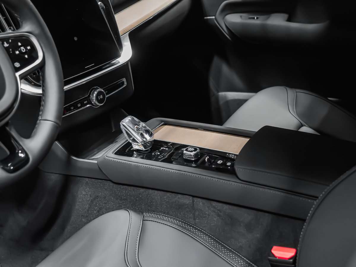 2026 Volvo XC90 Plus 7-Seater (Dark Theme) thumb 8