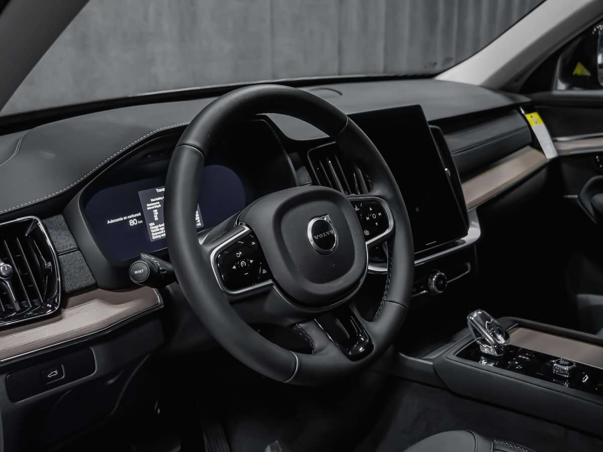 2026 Volvo XC90 Plus 7-Seater (Dark Theme) thumb 9