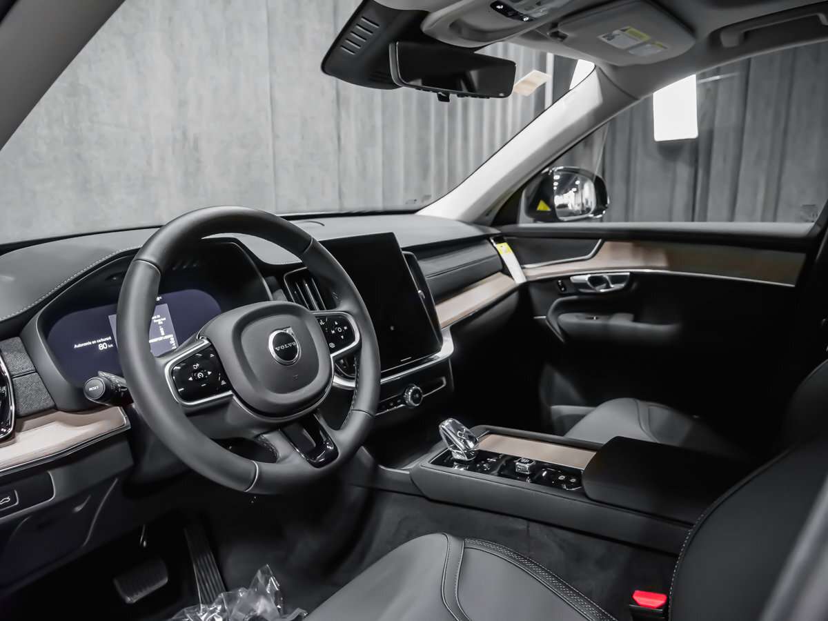 2026 Volvo XC90 Plus 7-Seater (Dark Theme) thumb 7