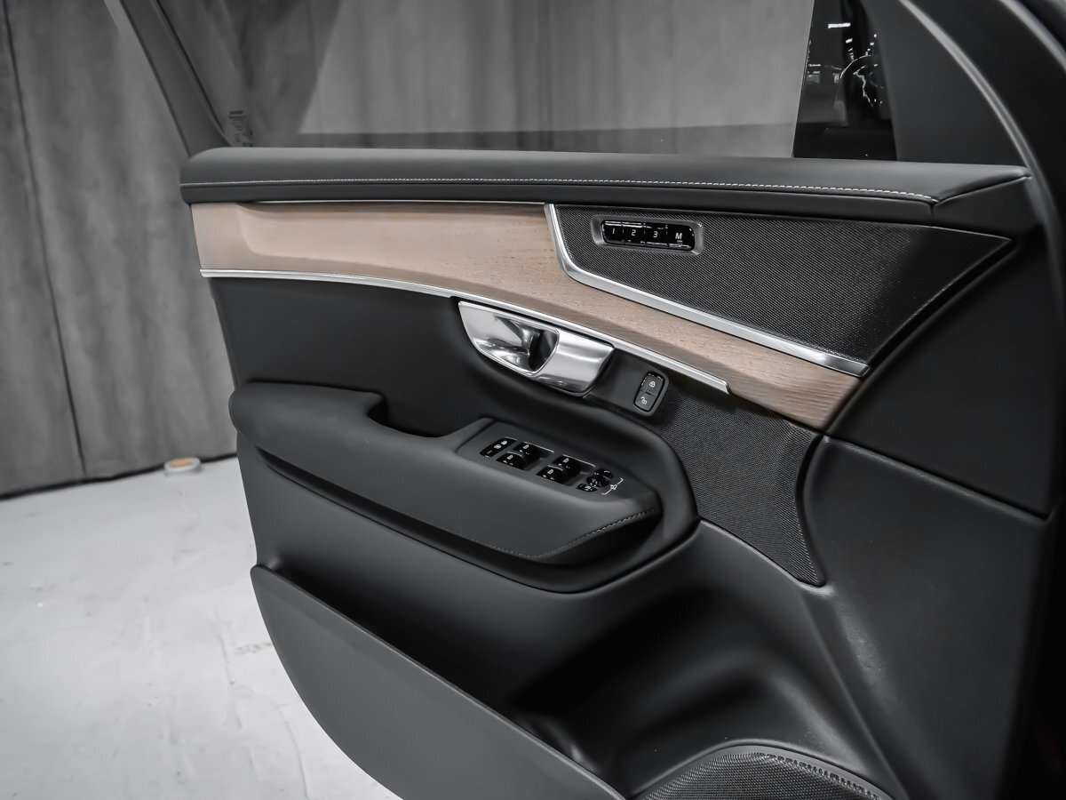 2026 Volvo XC90 Plus 7-Seater (Dark Theme) thumb 10