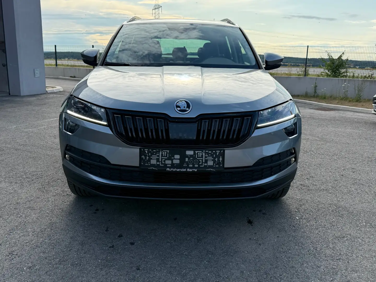 Skoda Karoq Panoramadach*DSG*LED*Navi*ACC*CarPlay*KeylessGo* Grau - 2