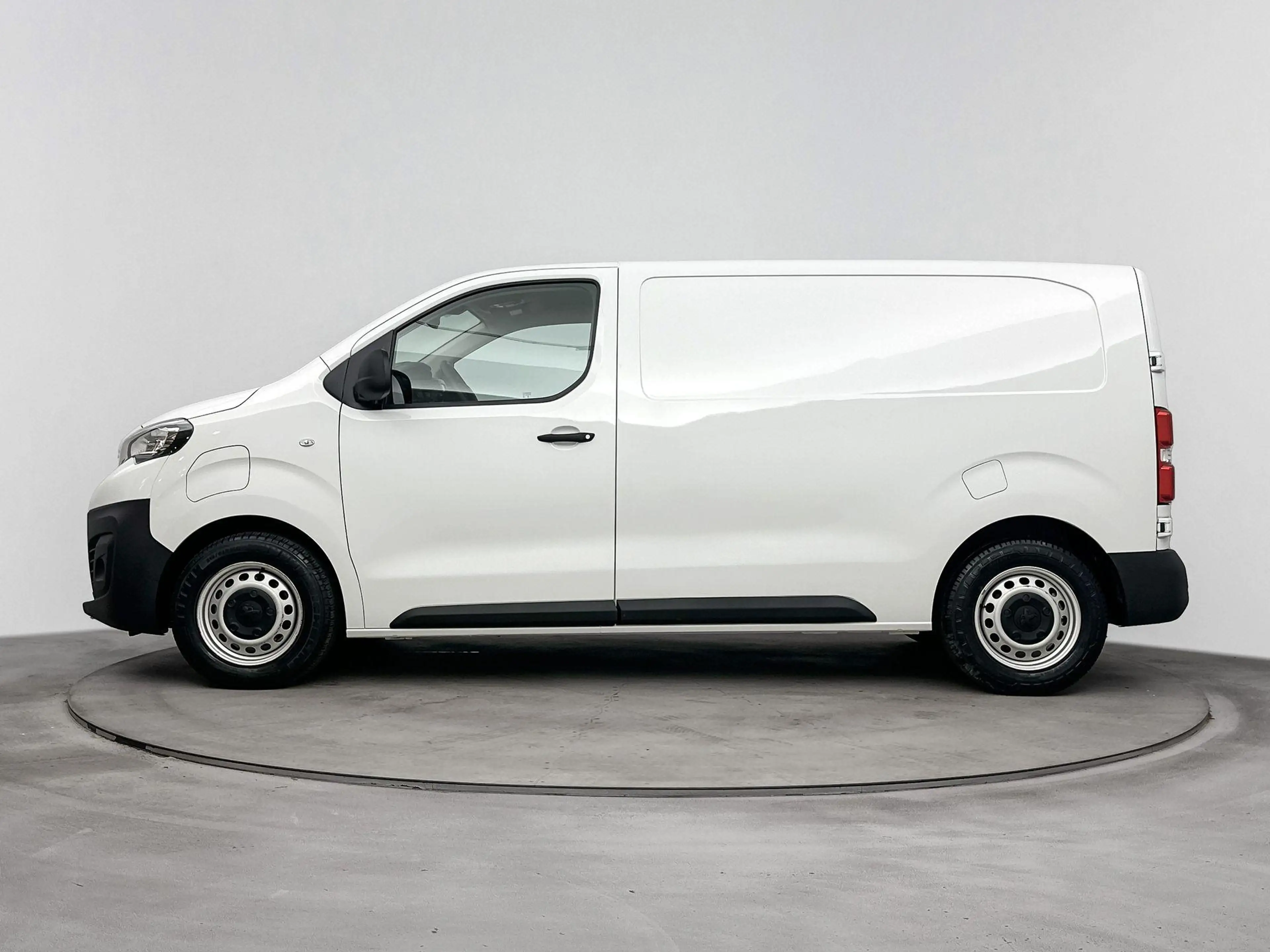Peugeot e-Expert EV L2 75 kWh | Accu 96% | 3-Zits | Airco | CarPlay — photo 2