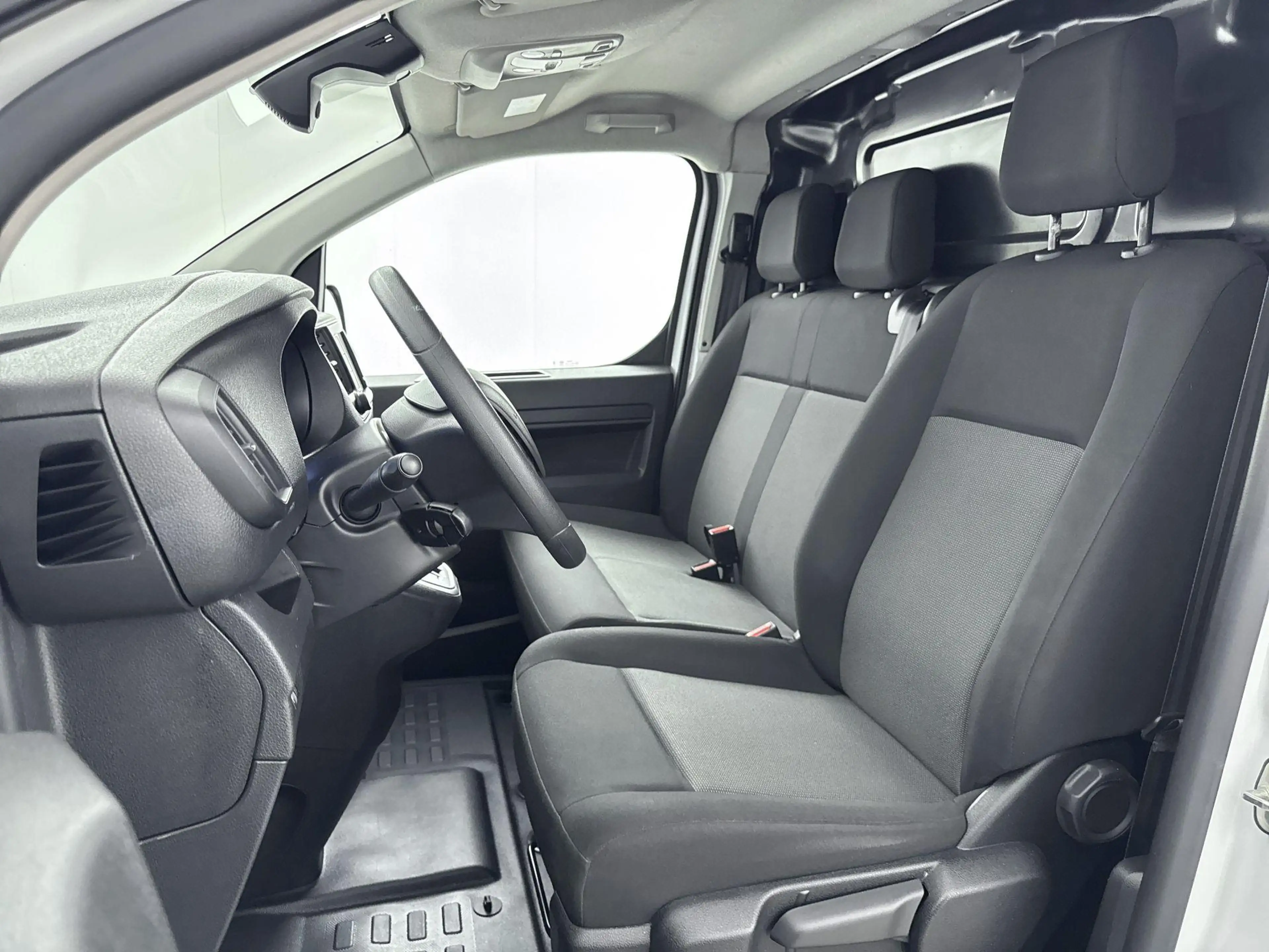 Peugeot e-Expert EV L2 75 kWh | Accu 96% | 3-Zits | Airco | CarPlay — photo 6