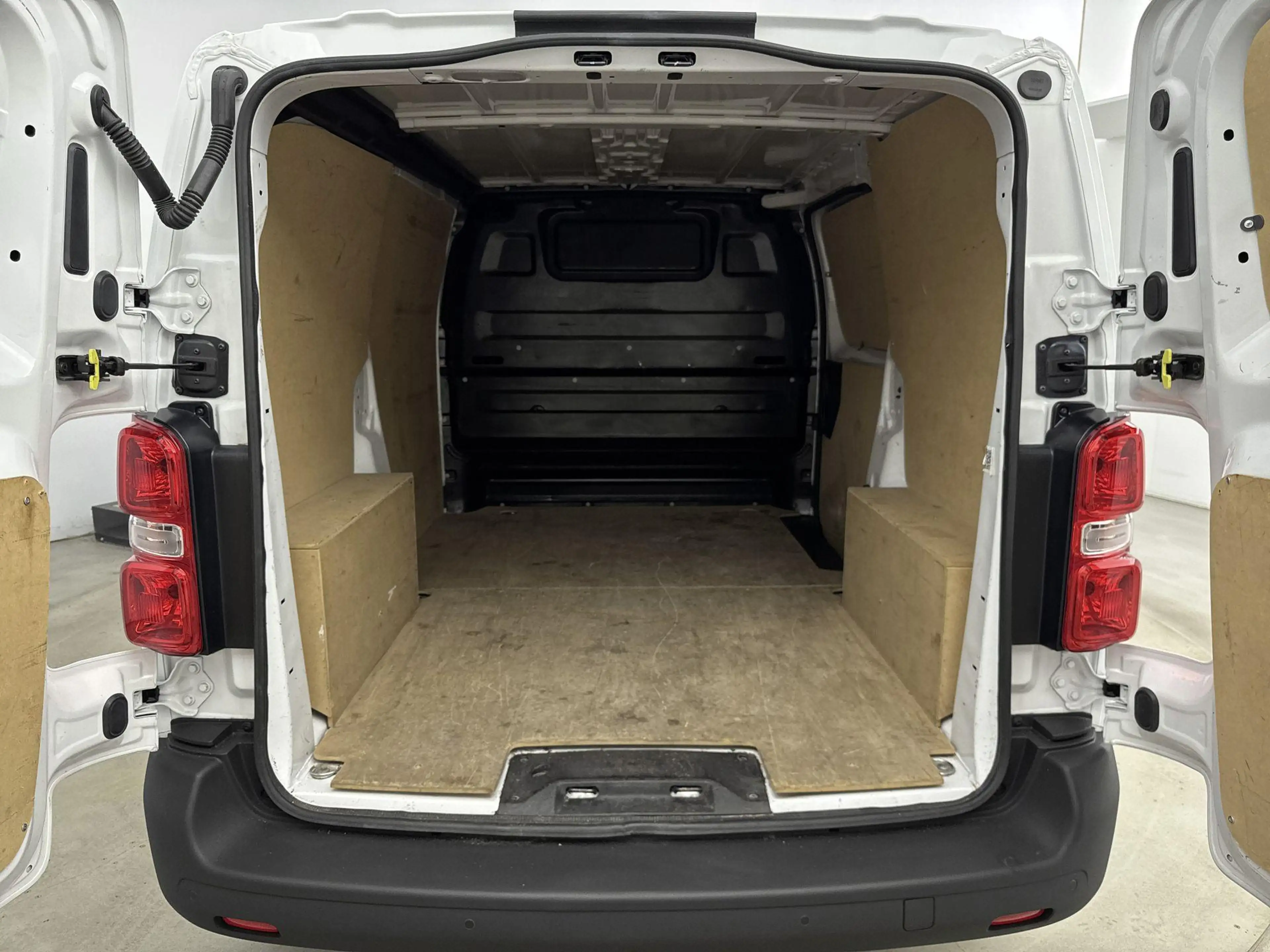 Peugeot e-Expert EV L2 75 kWh | Accu 96% | 3-Zits | Airco | CarPlay — photo 7