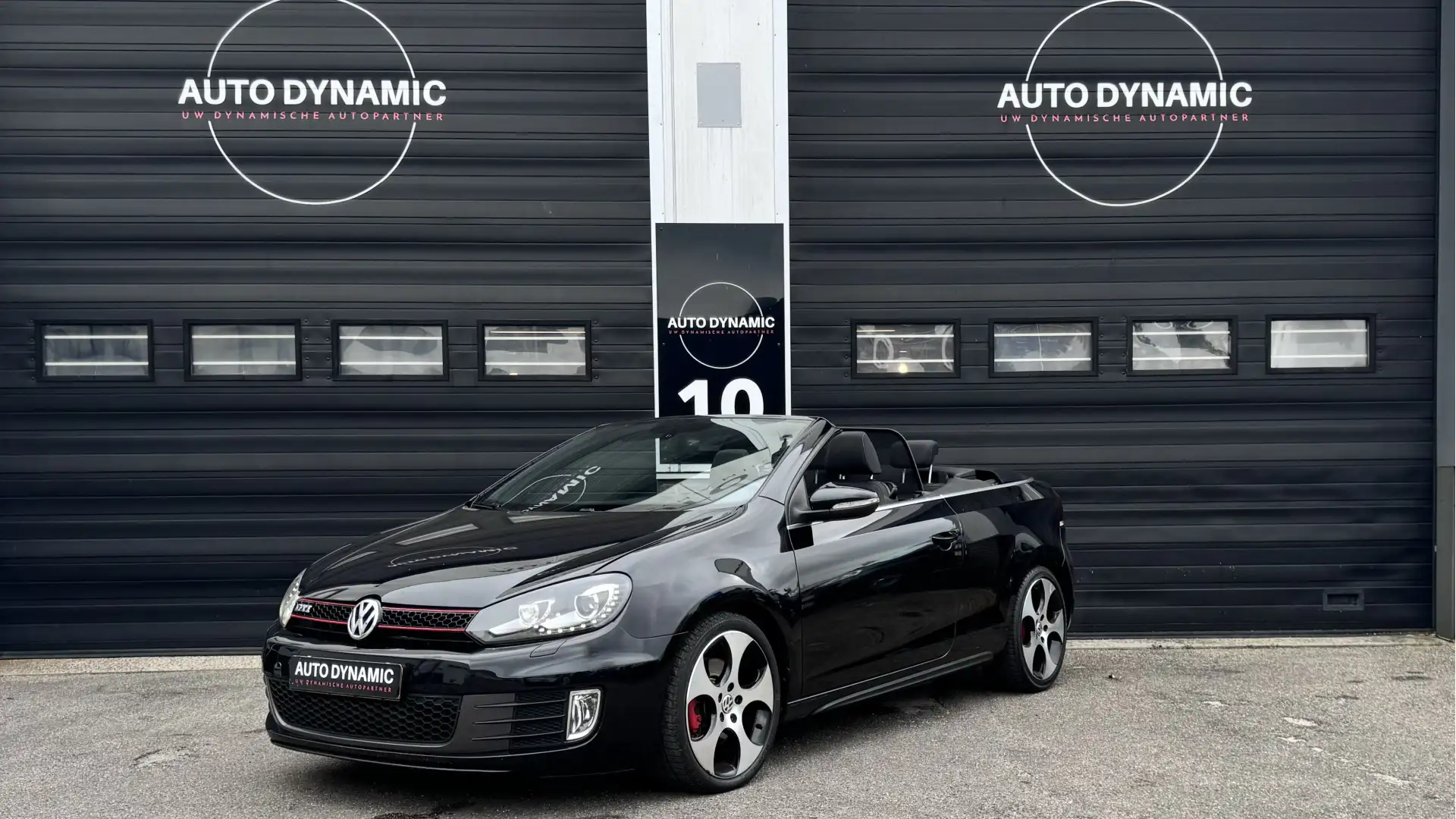 Volkswagen Golf Cabriolet 2.0 TSI GTI DSG Černá - 1