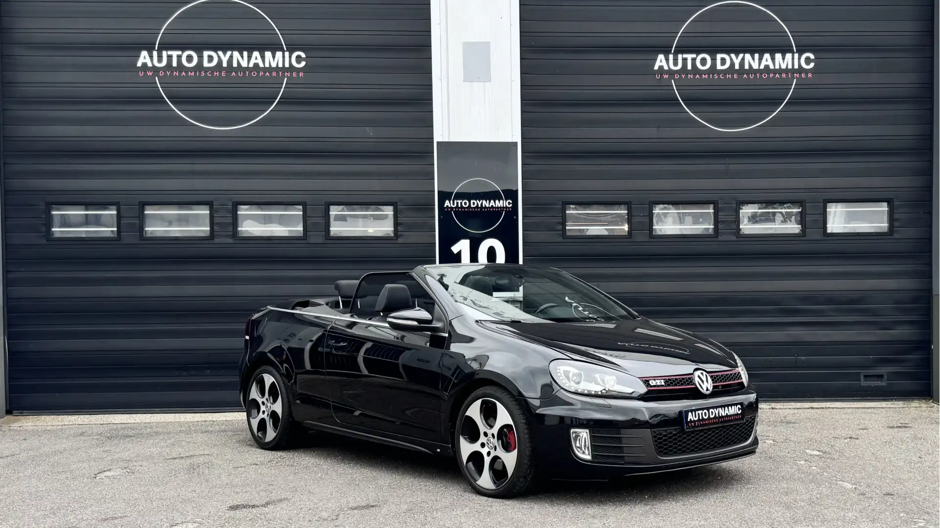 Volkswagen Golf Cabriolet 2.0 TSI GTI DSG Černá - 2