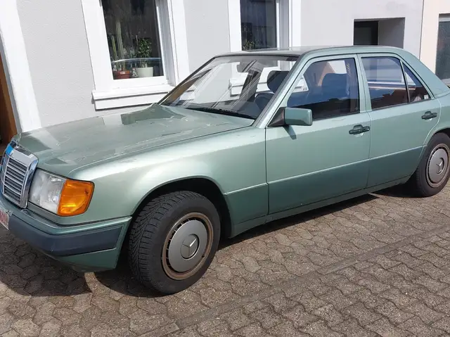 Mercedes-Benz E 230 E-Klasse 1 Hand guter Zustand TÜV 5/2027