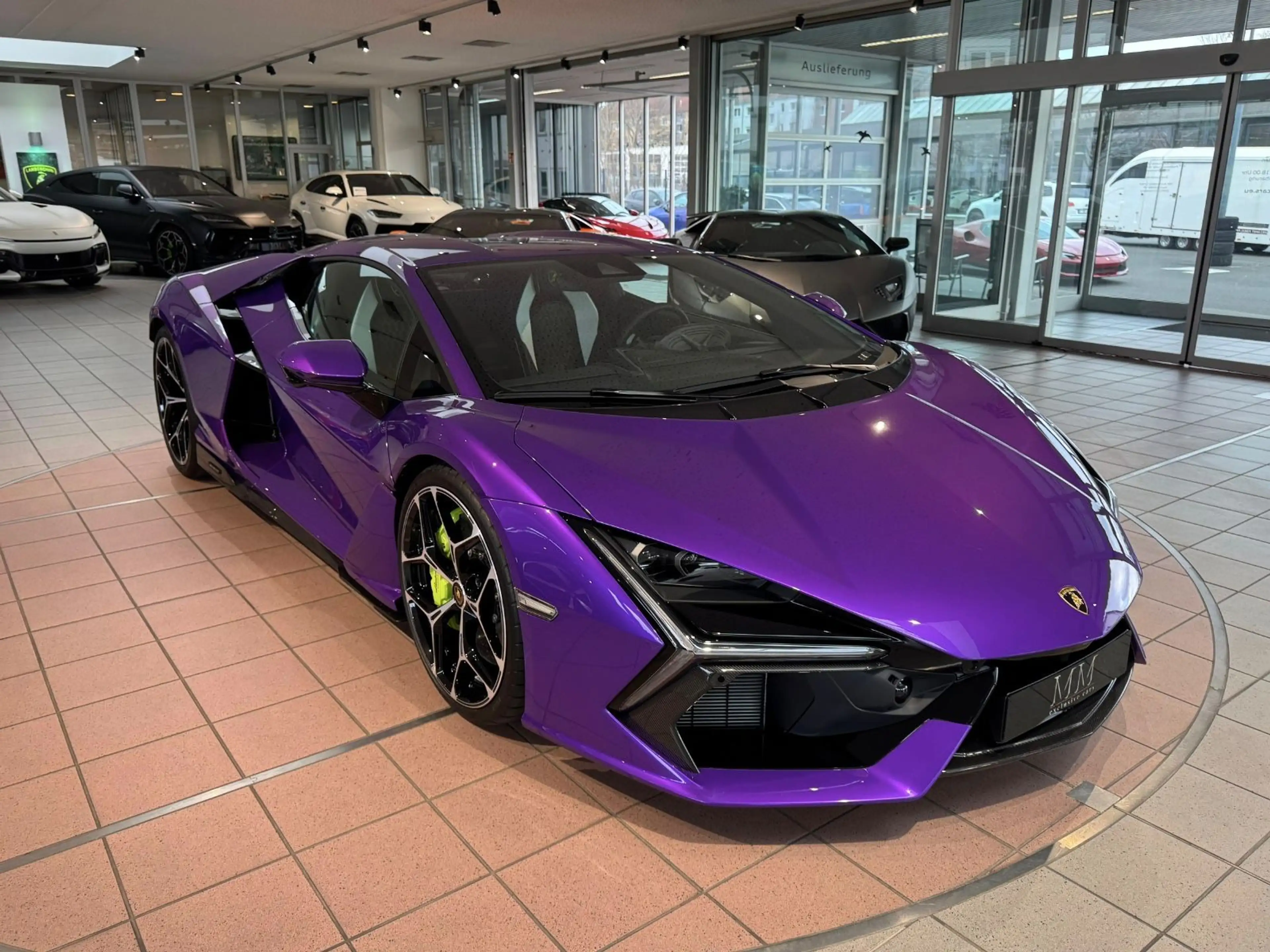 Lamborghini Revuelto "Carbon"