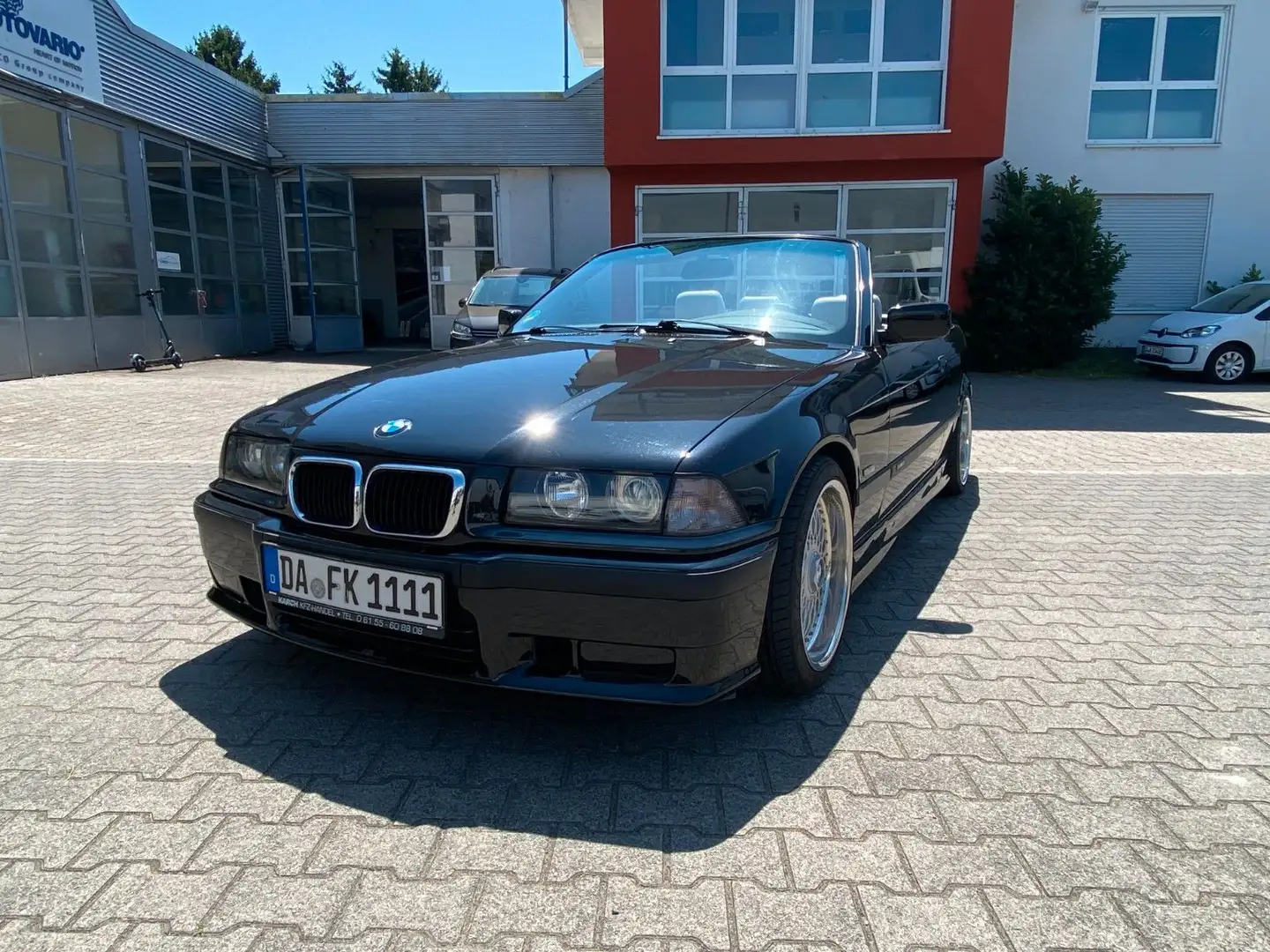 BMW 320 i  E36 Cabrio   M Paket  PDC Top Zustand Schwarz - 1
