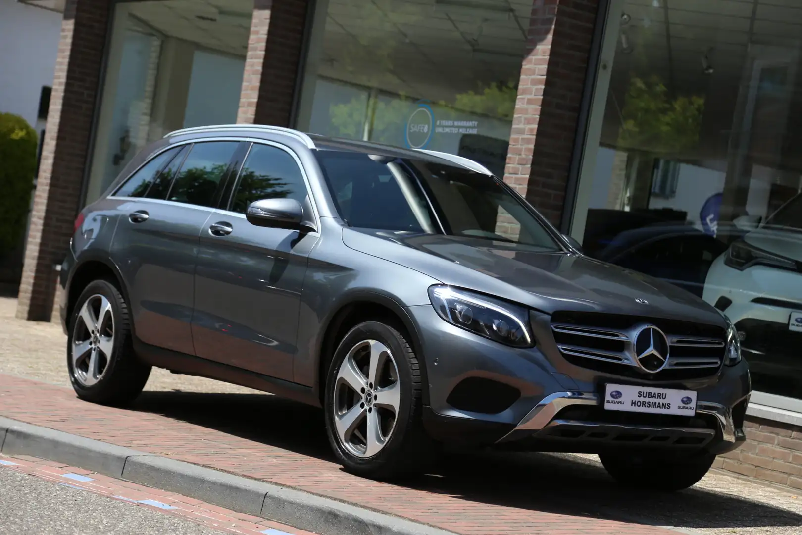 Mercedes-Benz GLC 250 4MATIC Premium Distronic 360view Leer LED Grijs - 2