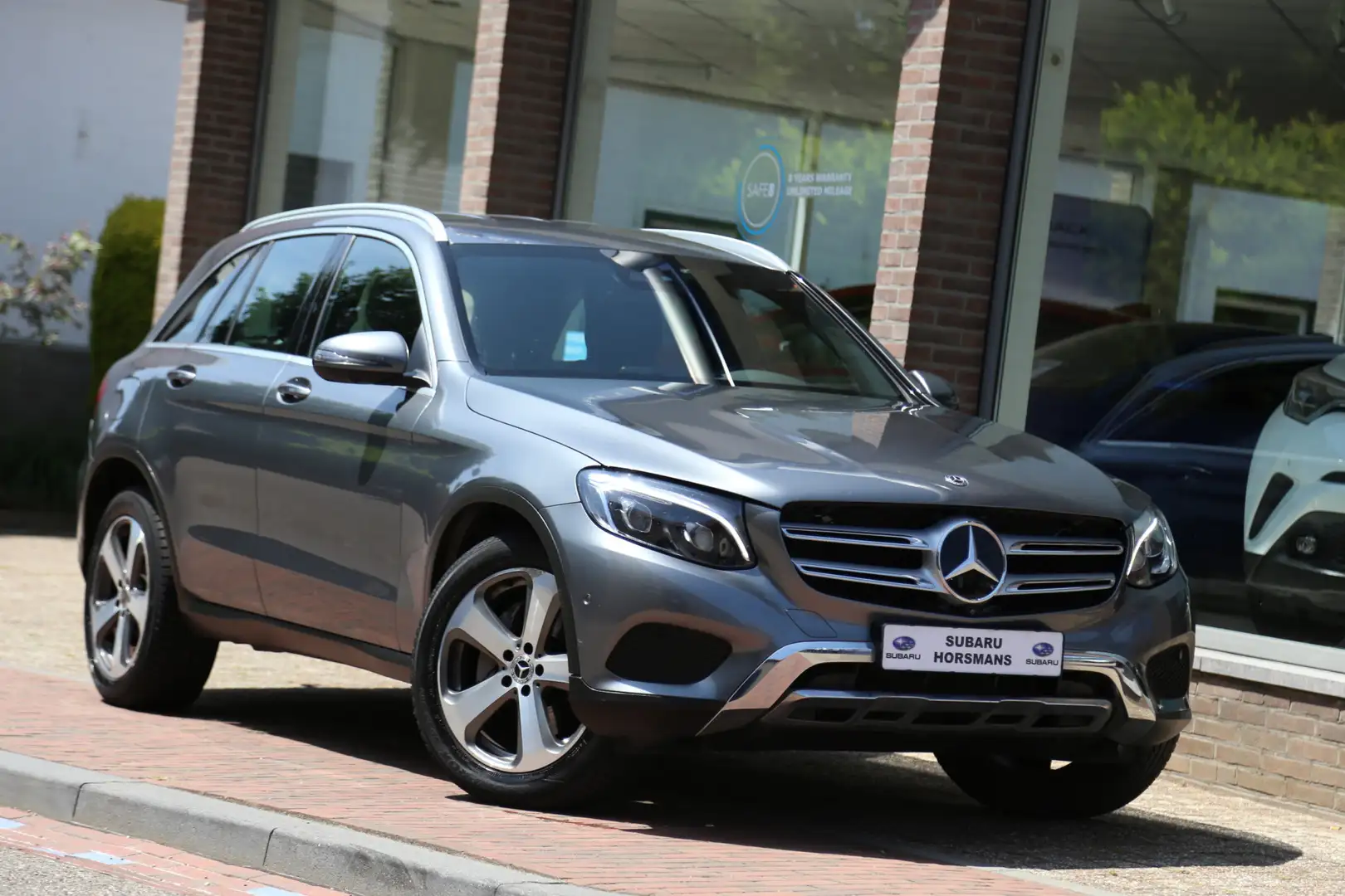 Mercedes-Benz GLC 250 4MATIC Premium Distronic 360view Leer LED Grijs - 1