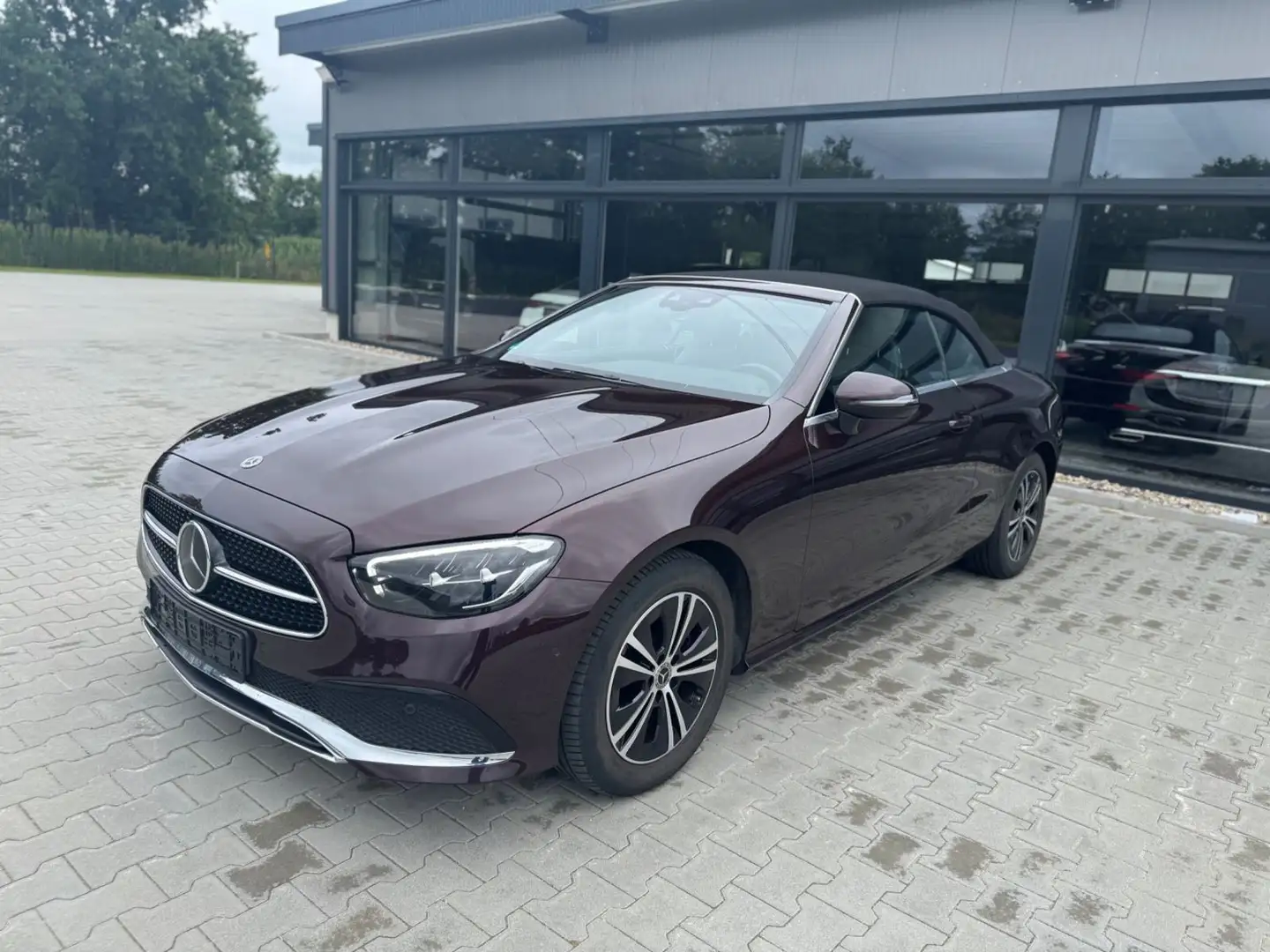 Mercedes-Benz E 200 4M Cabrio -ACC-DAB-Ambiente-Airscarf-Kam - 2