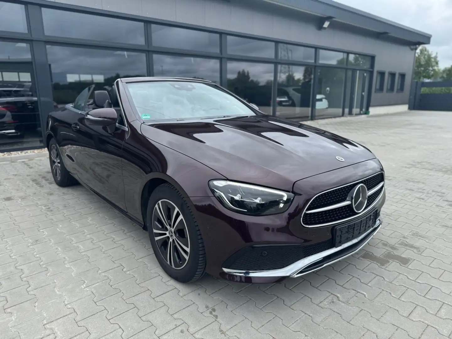 Mercedes-Benz E 200 4M Cabrio -ACC-DAB-Ambiente-Airscarf-Kam - 1