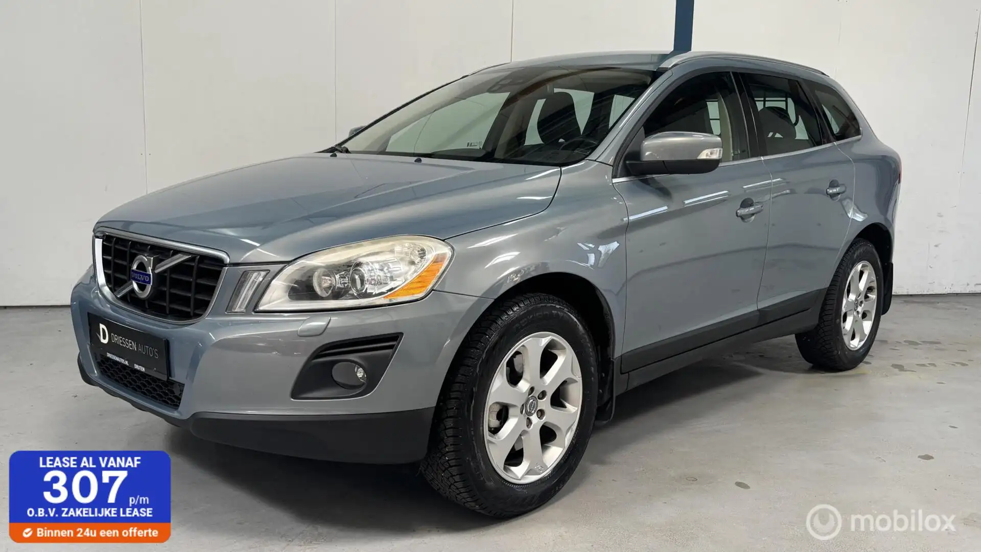 Volvo XC60 3.0 T6 AWD Momentum YOUNGTIMER Blauw - 1