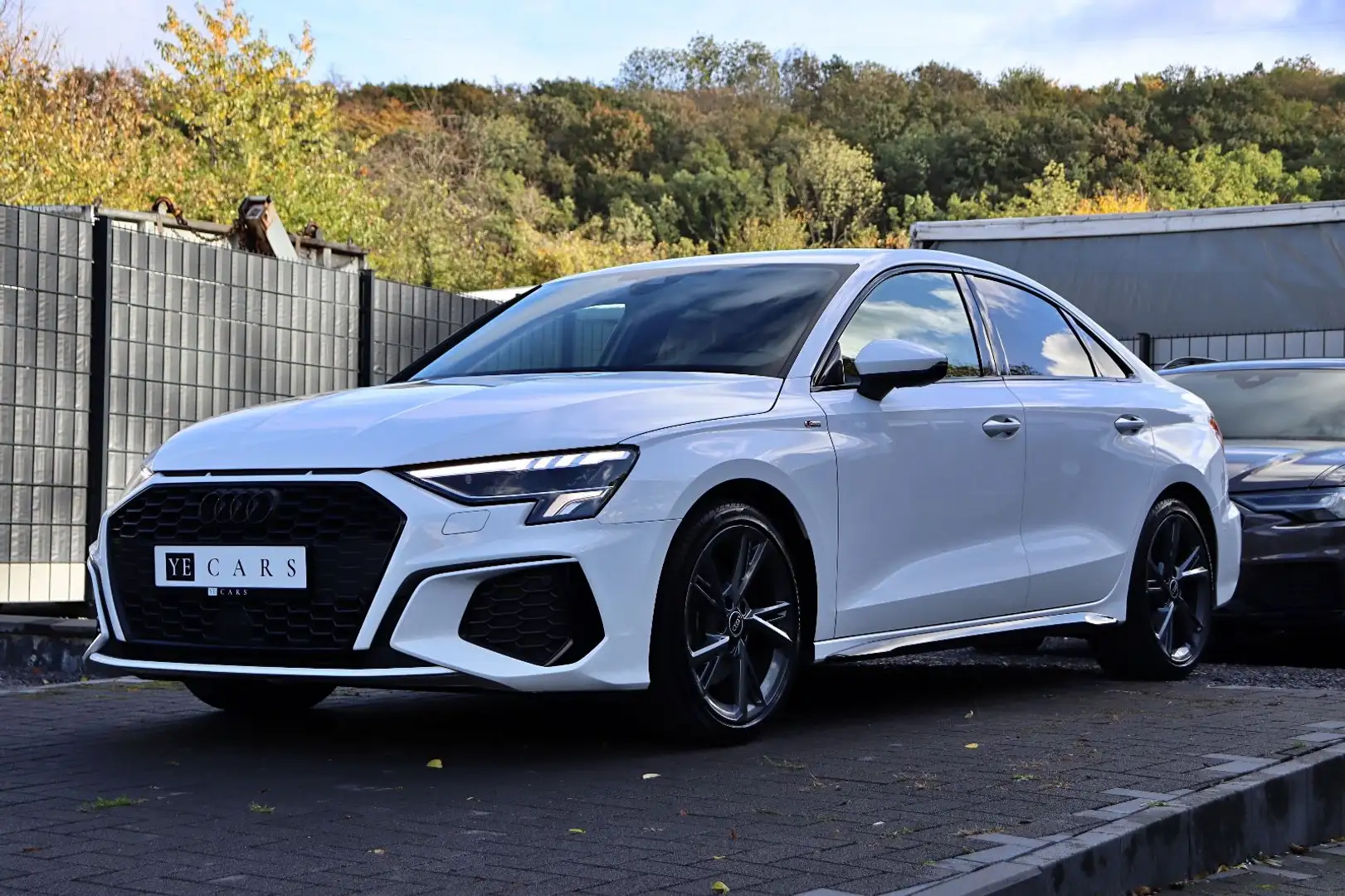 Audi A3 Lim 35 TFSI S line MMI+*PDC*LED*DAB*V-COCKPIT Weiß - 2