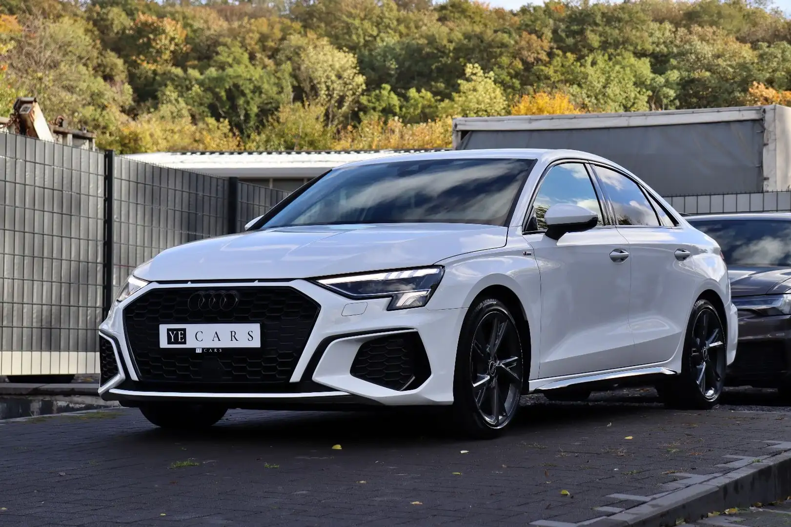 Audi A3 Lim 35 TFSI S line MMI+*PDC*LED*DAB*V-COCKPIT Weiß - 1