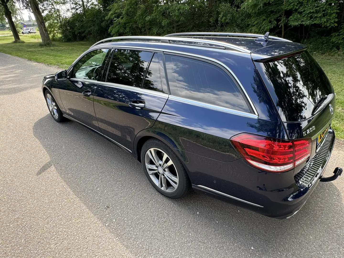 Mercedes-Benz E 200 Avantgarde Blauw - 2