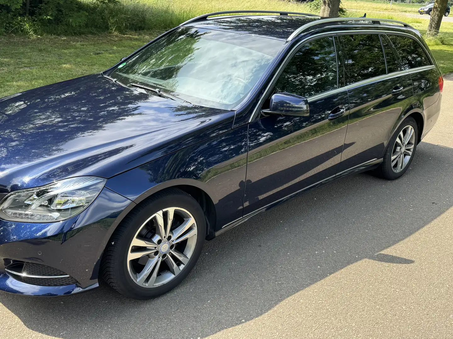 Mercedes-Benz E 200 Avantgarde Blauw - 1