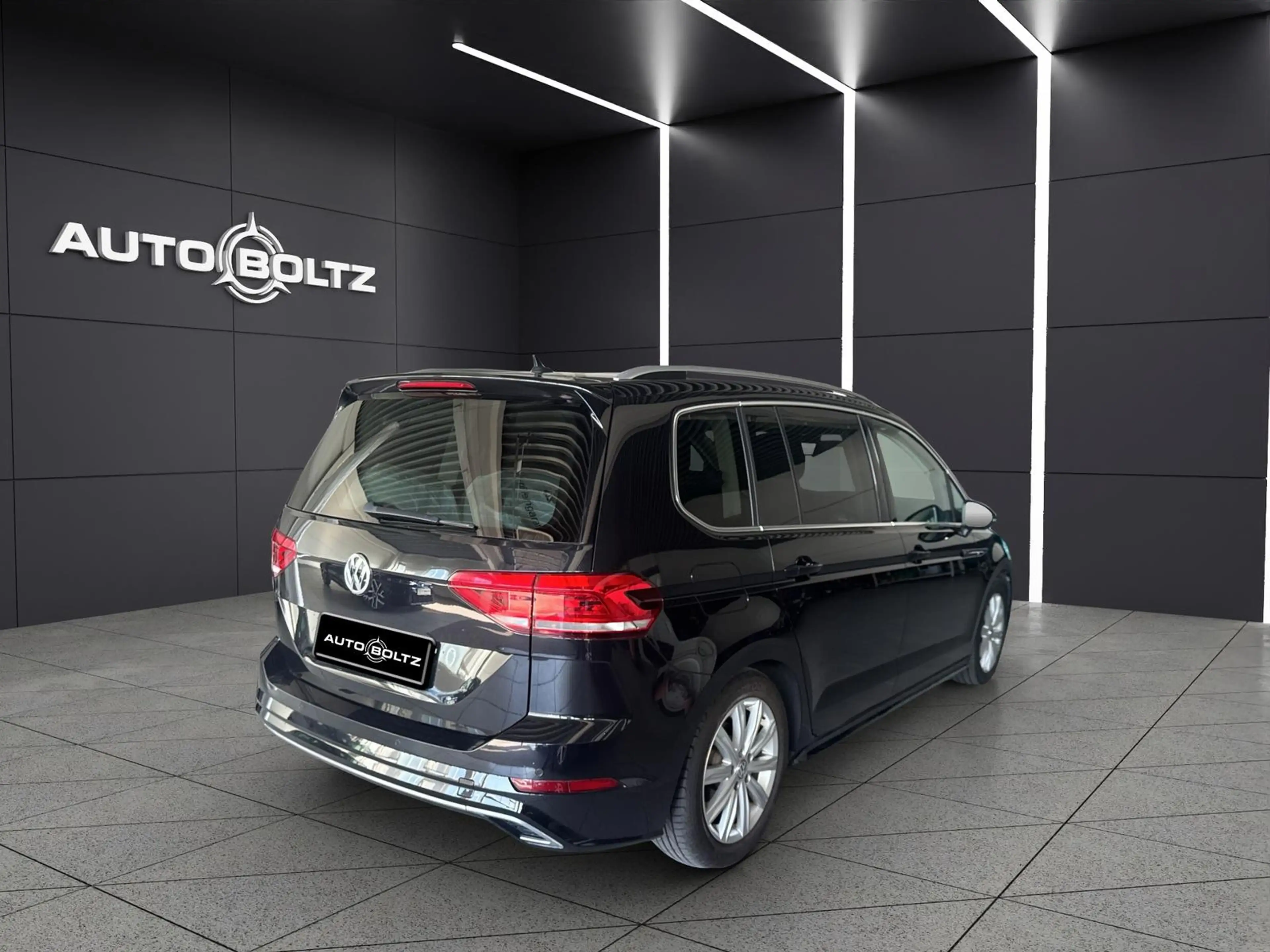 Volkswagen Touran 1.5 TSI Highline OPF Navi Pano 7-Sitzer — photo 6