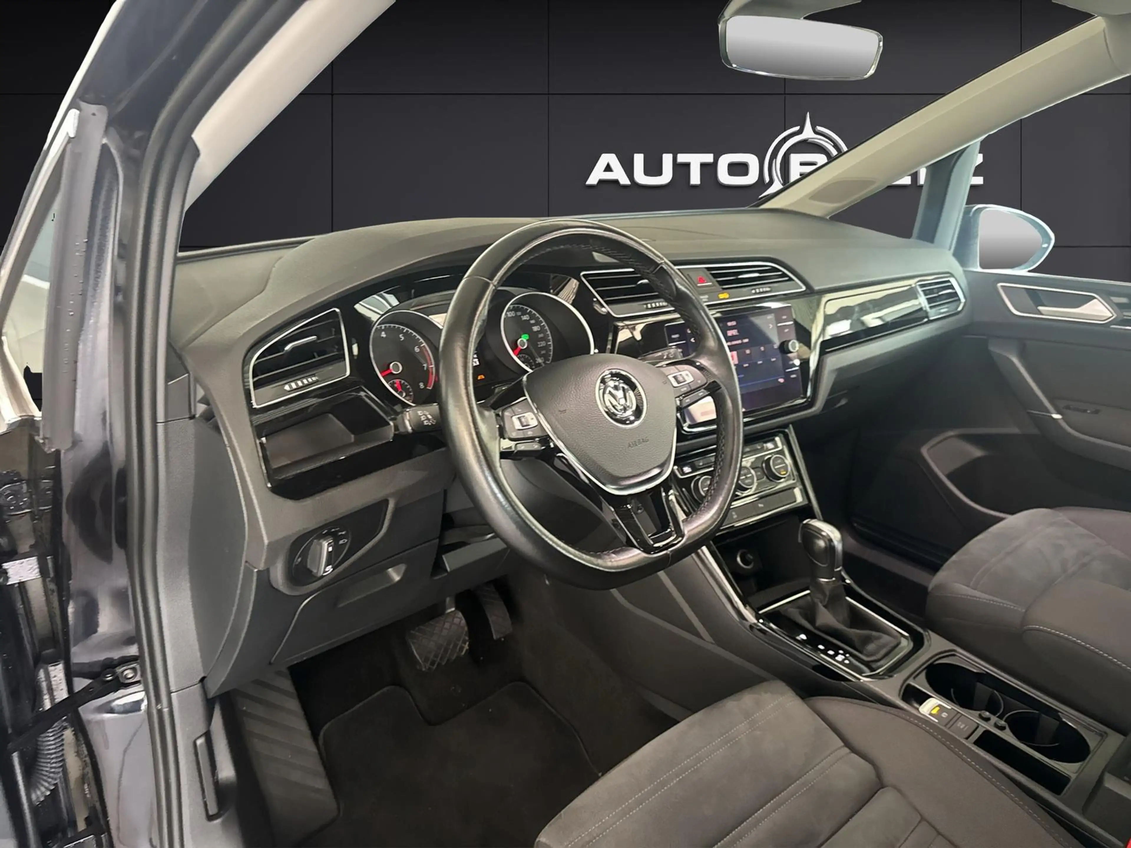 Volkswagen Touran 1.5 TSI Highline OPF Navi Pano 7-Sitzer — photo 9