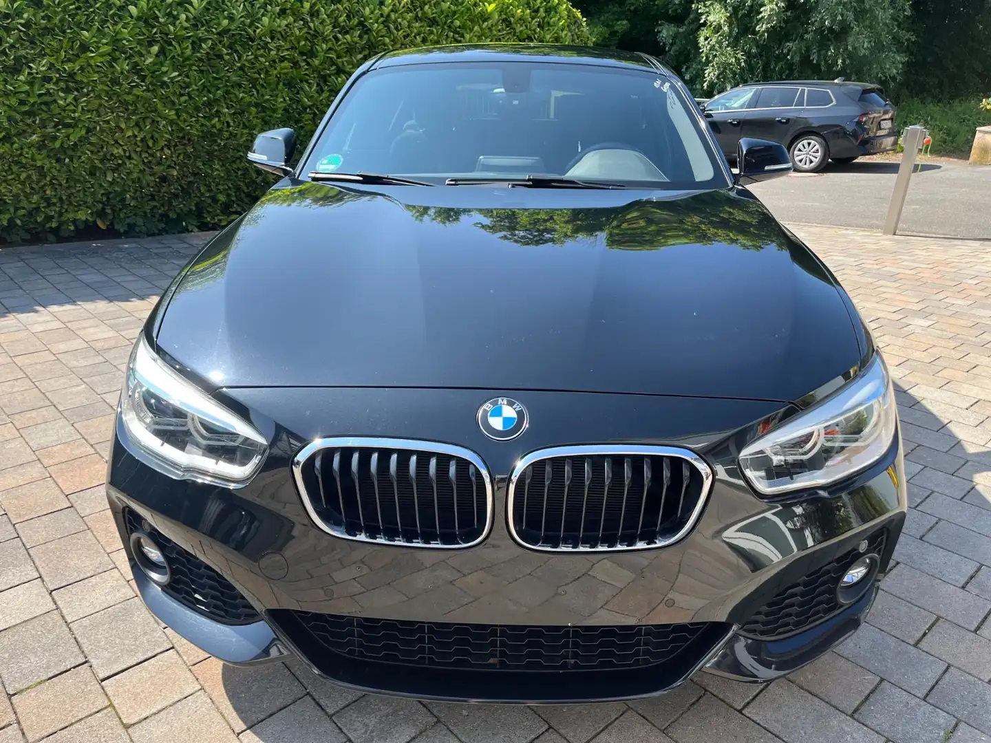 BMW 120 i M Paket Navi LED Hifi DAB KAM Kom PDC UFREI Чорний - 2