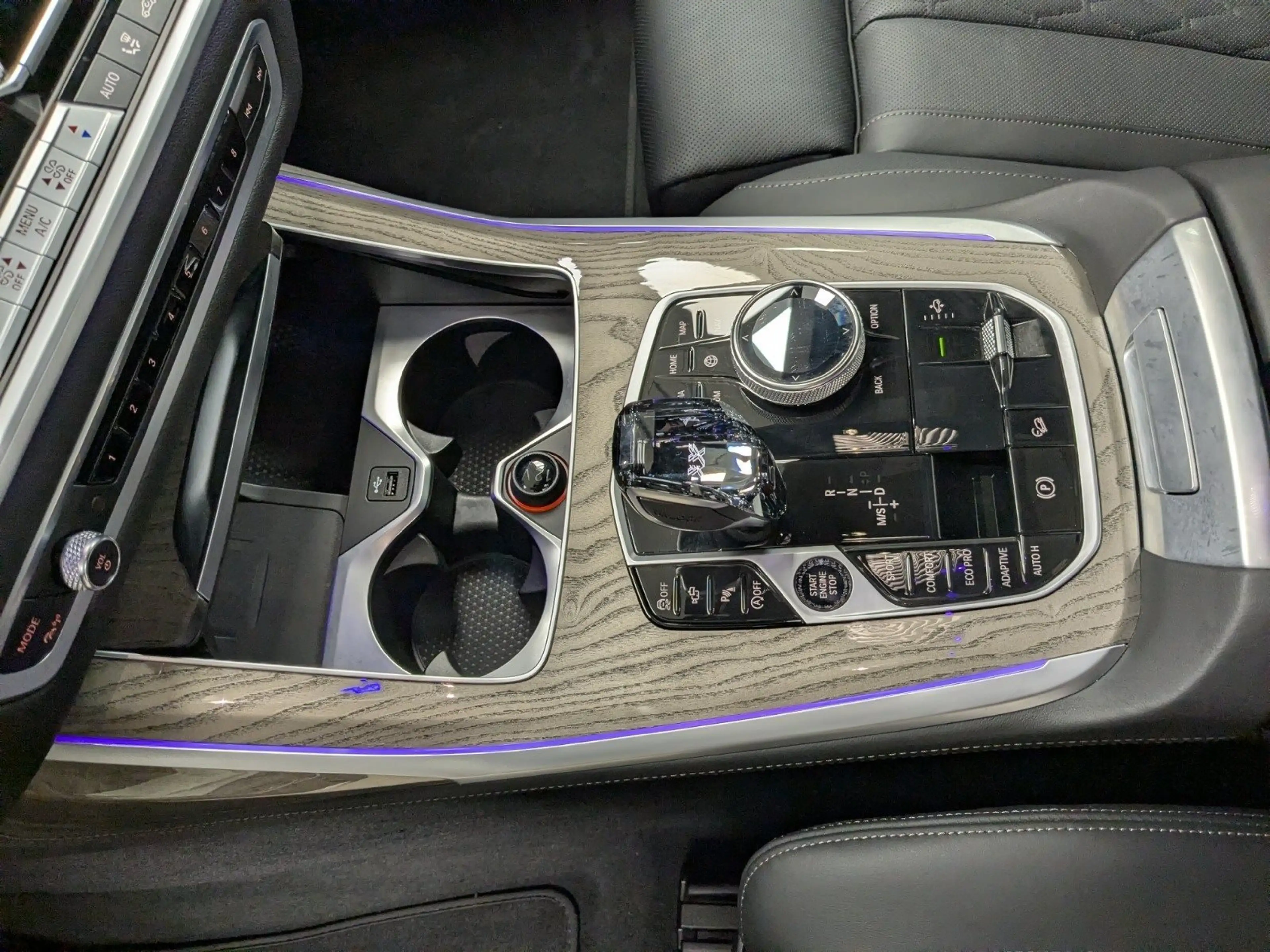 BMW X7 M 50i Laser Pano SkyLounge TV+ AHK DA Prof — photo 11