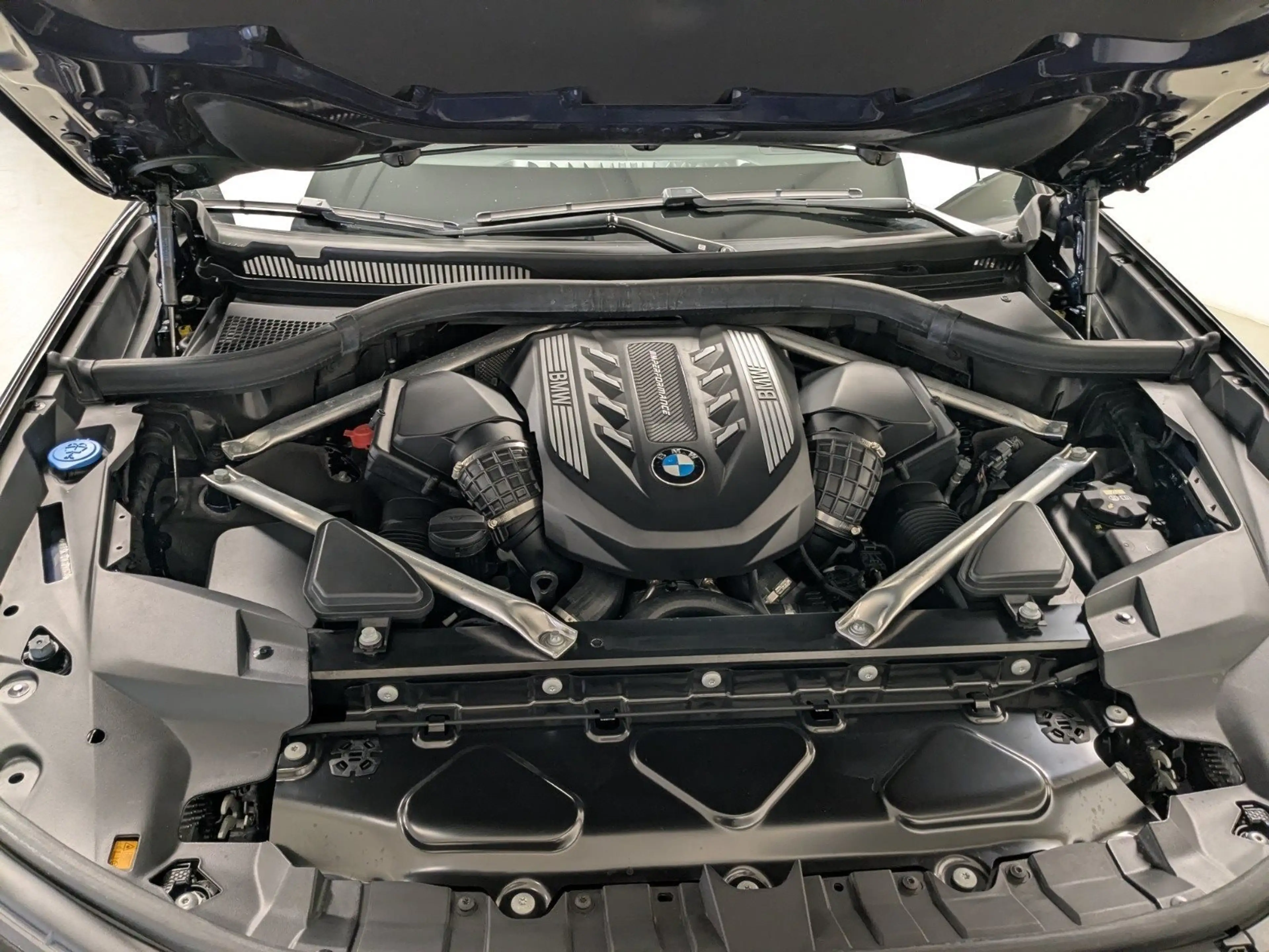 BMW X7 M 50i Laser Pano SkyLounge TV+ AHK DA Prof — photo 14