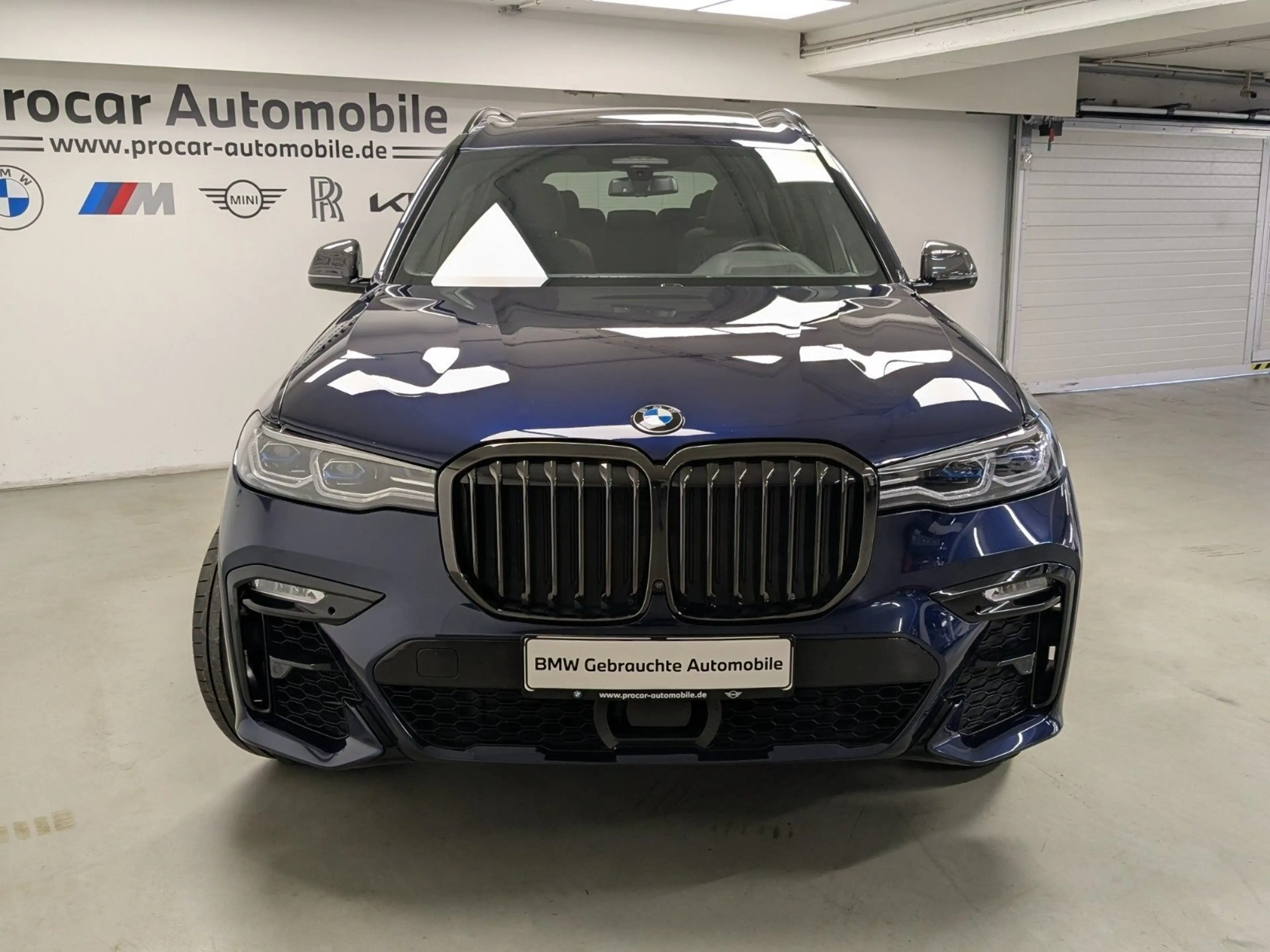 BMW X7 M 50i Laser Pano SkyLounge TV+ AHK DA Prof — photo 3