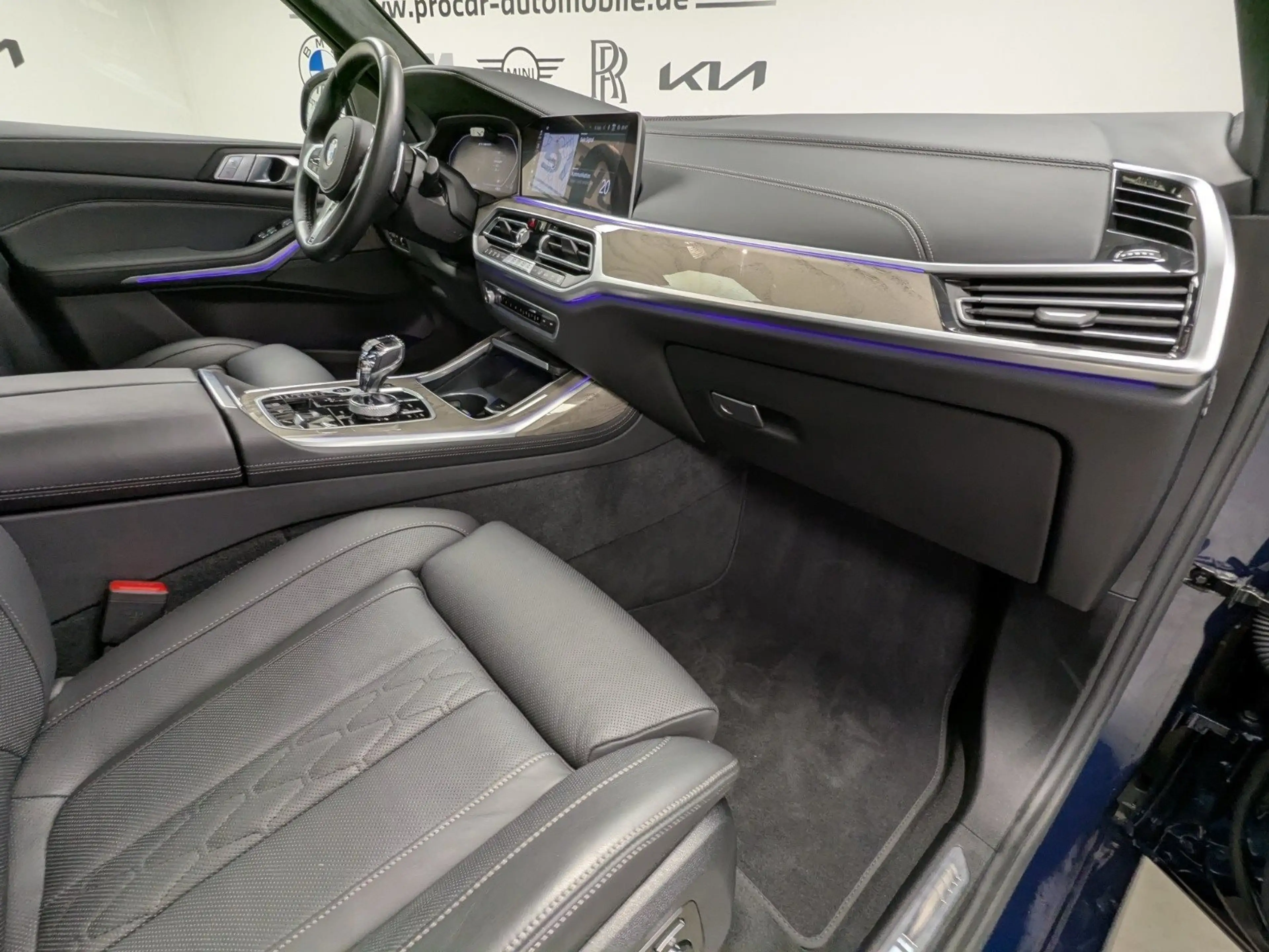 BMW X7 M 50i Laser Pano SkyLounge TV+ AHK DA Prof — photo 6
