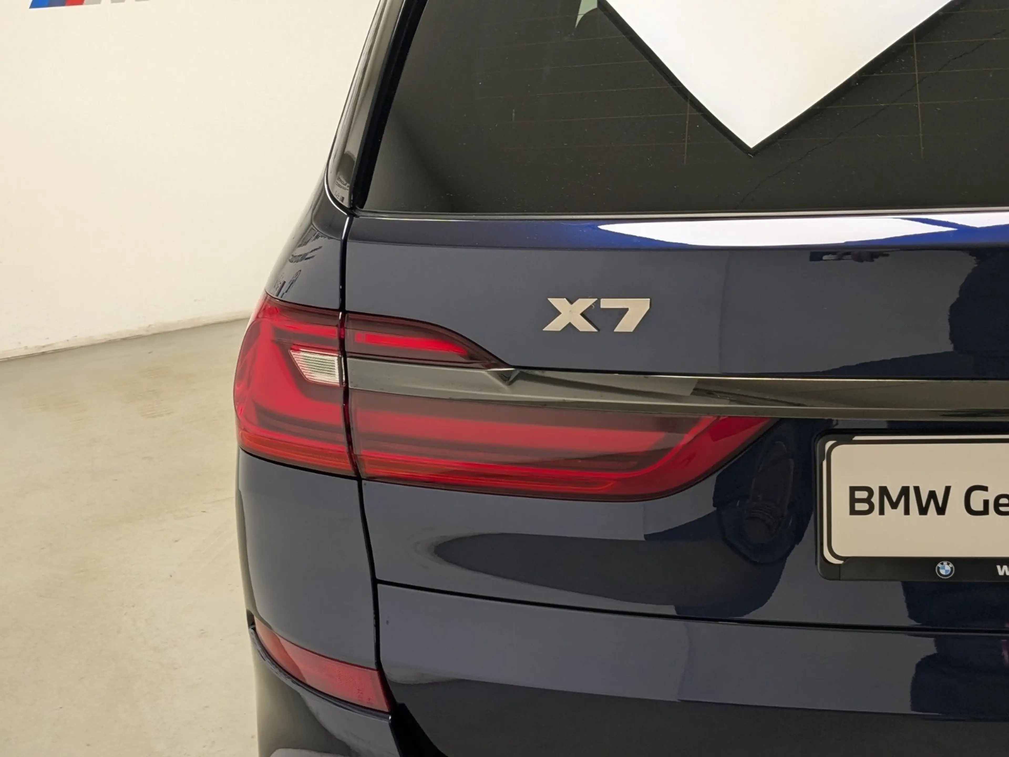 BMW X7 M 50i Laser Pano SkyLounge TV+ AHK DA Prof — photo 15
