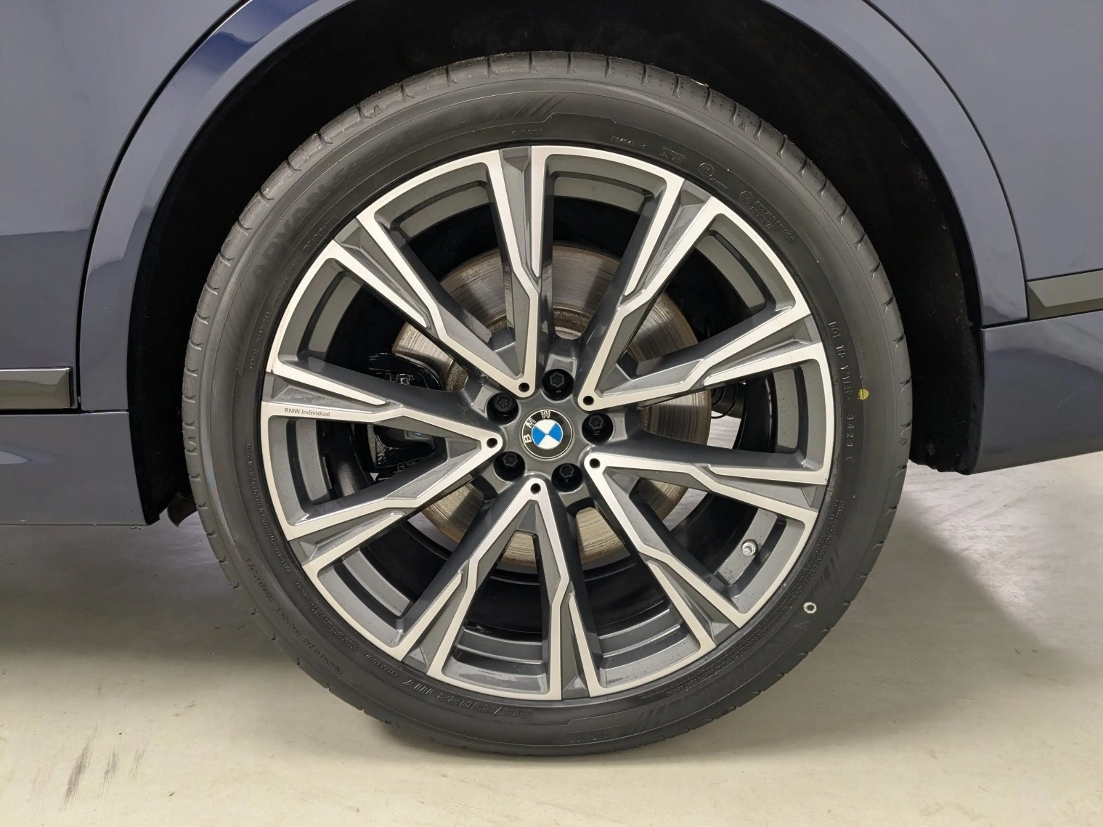 BMW X7 M 50i Laser Pano SkyLounge TV+ AHK DA Prof — photo 10