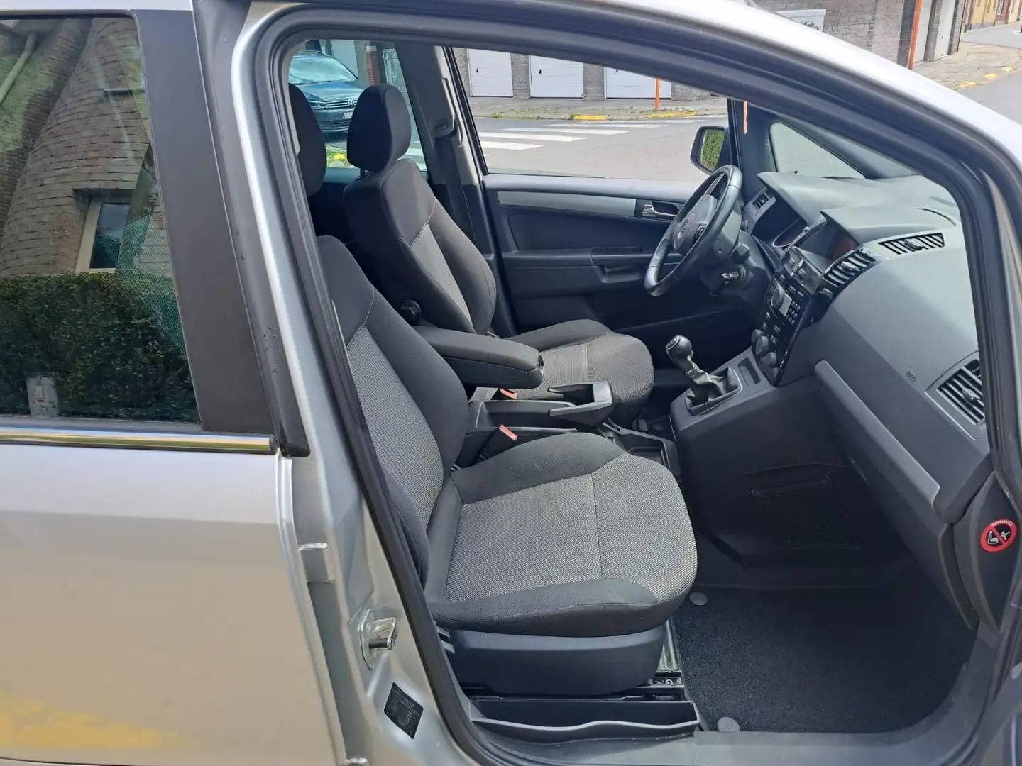 Opel Zafira 1.6i Cosmo - 2