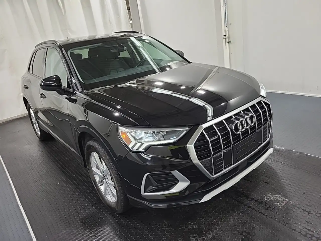 Audi Q3 снимка Audi Q3