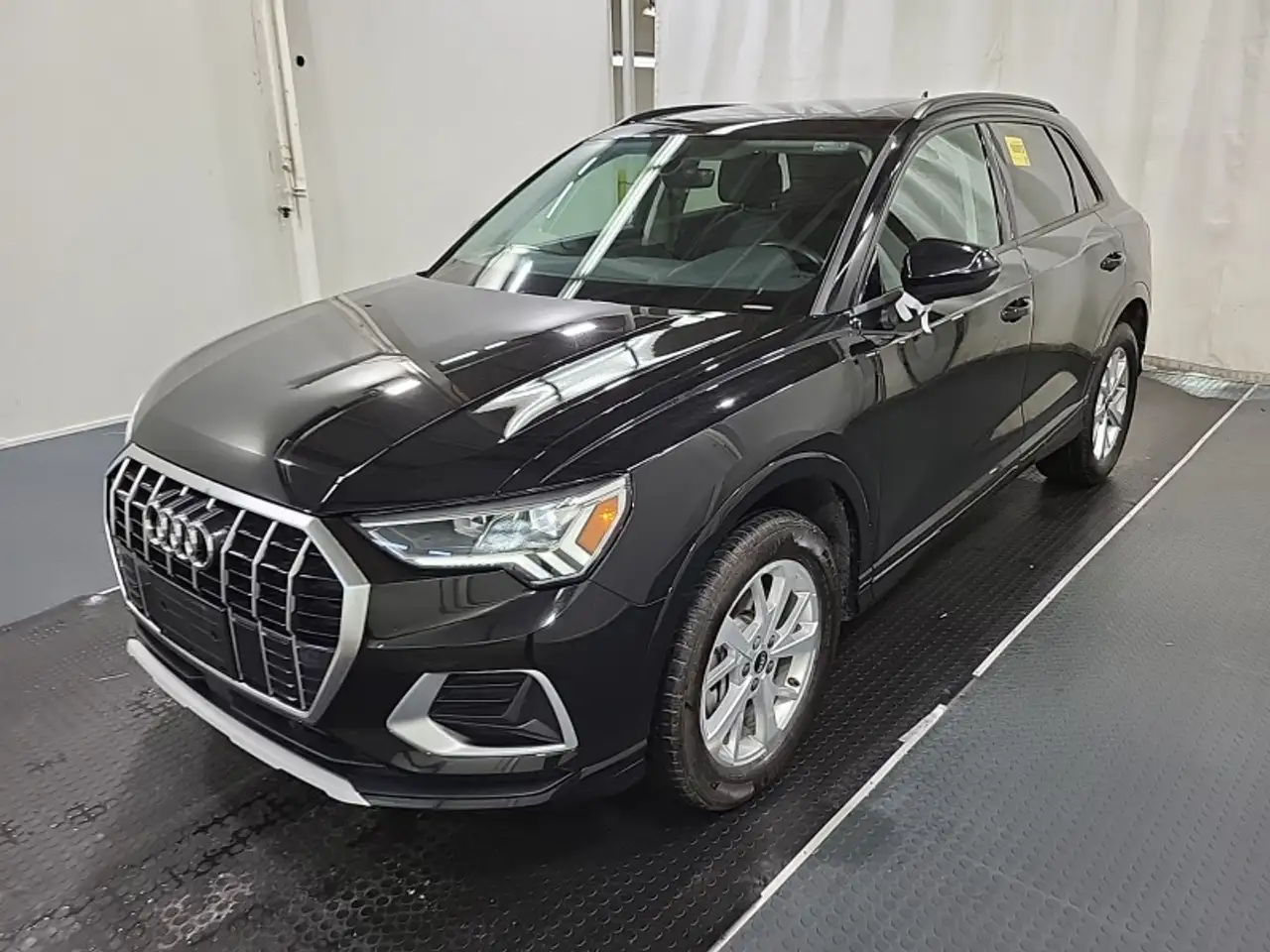 Audi Q3 снимка Audi Q3