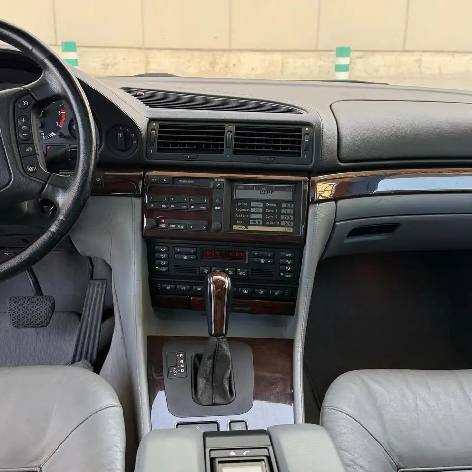 BMW 750i Aut. L, foto 6