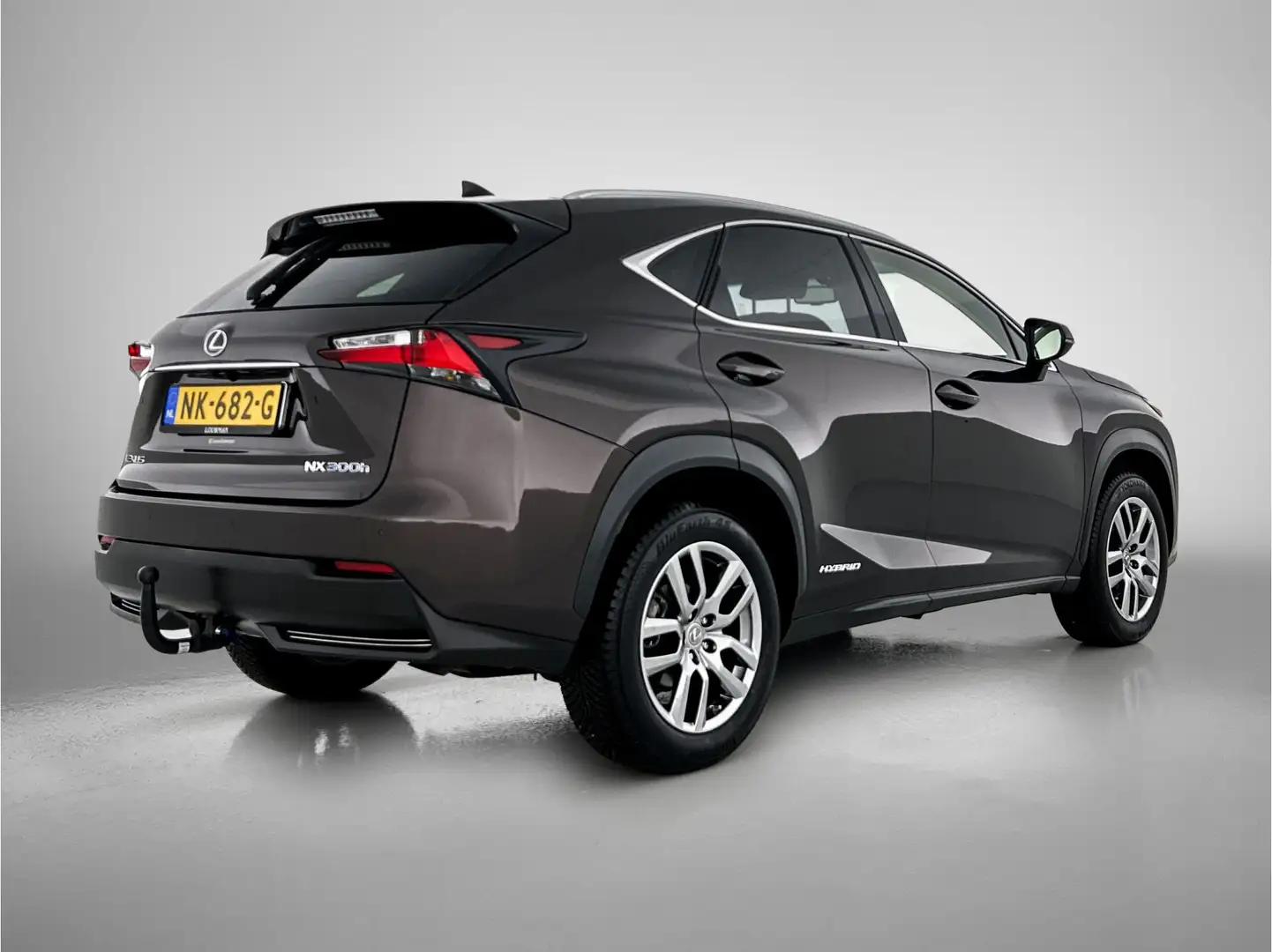Lexus NX 300h AWD Luxury Line | Leder | Trekhaak | Navigatie | J Bruin - 2