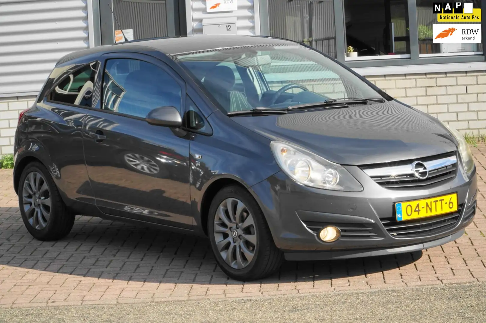 Opel Corsa 1.2-16V '111' Edition NAVI AIRCO CRUISE Grijs - 1