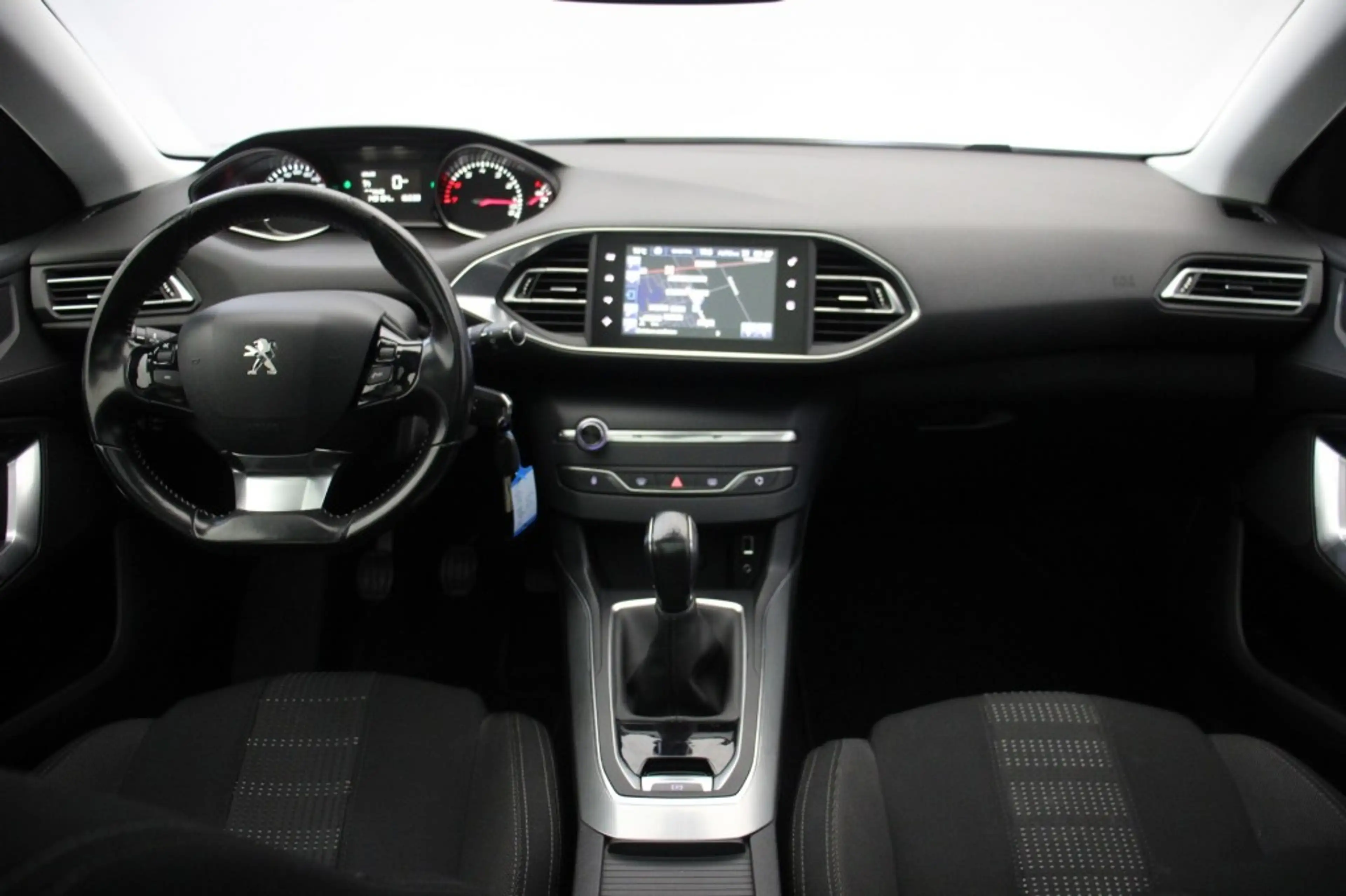 Peugeot 308 1.2 Blue Lease Premium - Panorama, Navi, Clima, Cr — photo 2