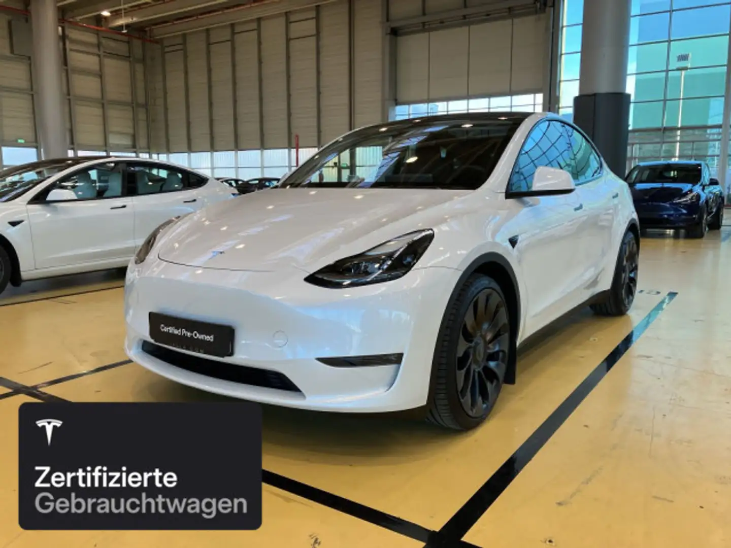 Tesla Model Y Performance Weiß - 1