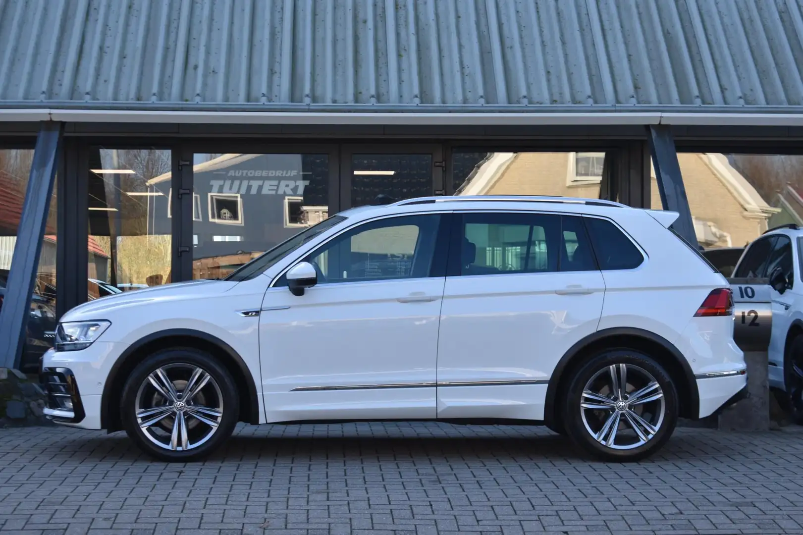 Volkswagen Tiguan 1.5 TSI ACT R-Line | TREKHAAK | CAMERA | DEALER ON Wit - 2
