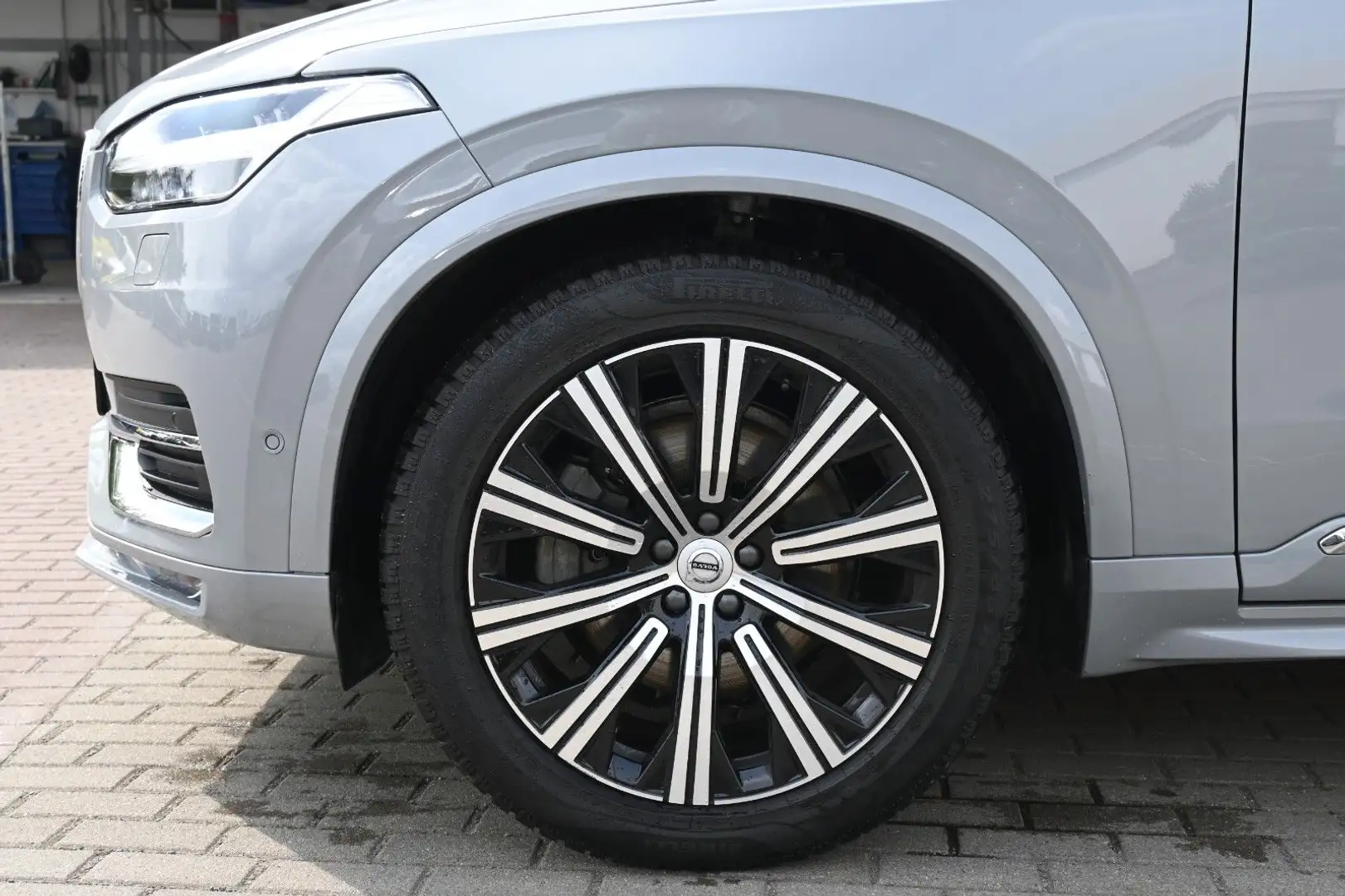 Volvo XC90 B5 D AWD Plus Bright*STHZ*LUFT*360°*AHK*7Si Grau - 2
