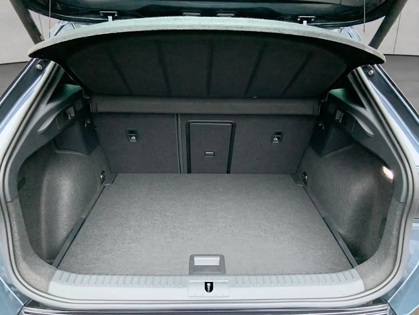 CUPRA Formentor 1.5 eTSI 110 kW (150 PS) 7-Gang-DSG, A Grau - 2