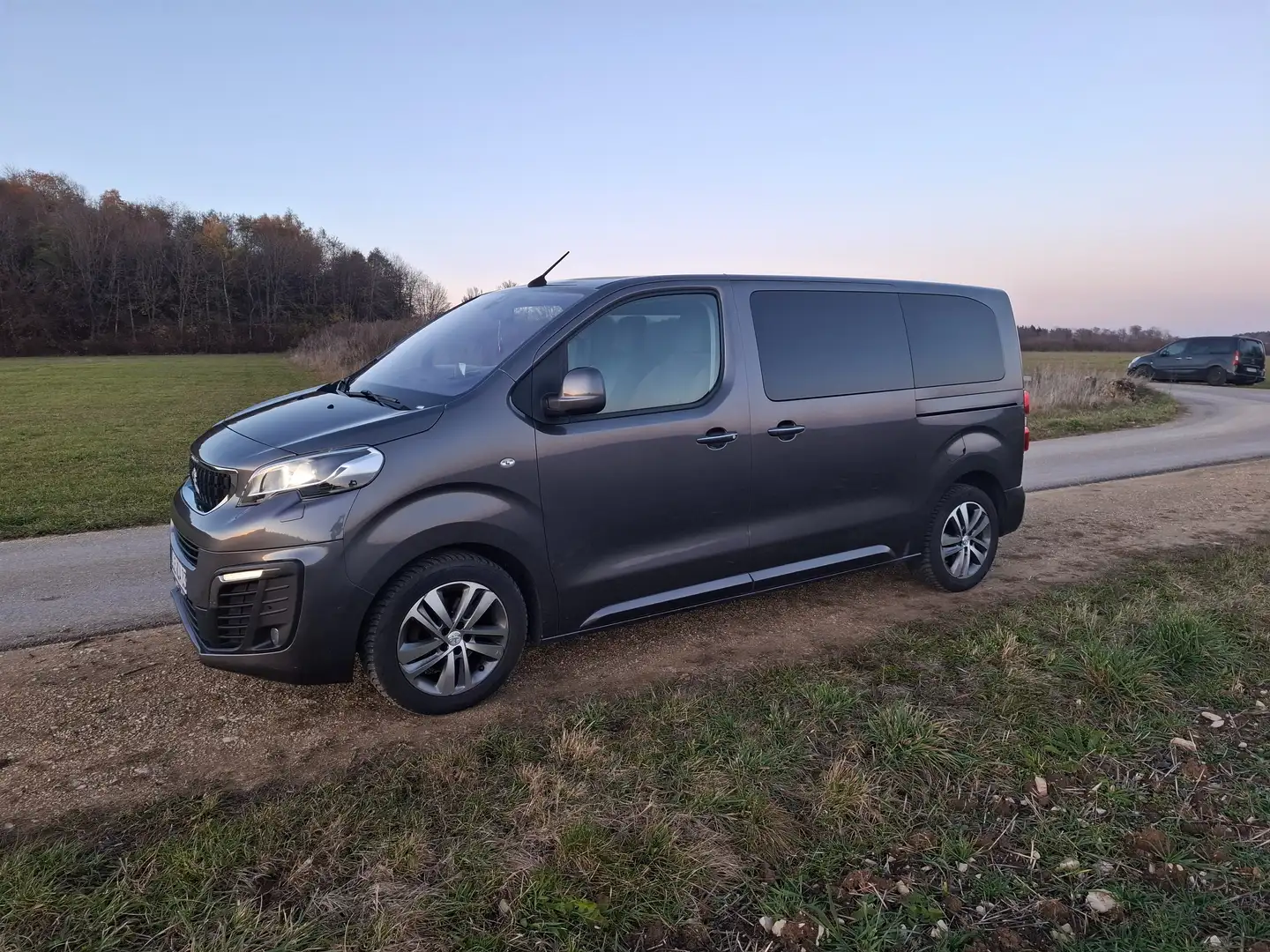 Peugeot Traveller Traveller L2 2.0 BlueHDi 180 EAT6 Business Grey - 1